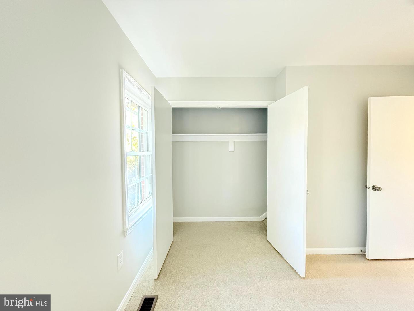 8219 DOCTOR CRAIK CT, ALEXANDRIA, Virginia 22306, 3 Bedrooms Bedrooms, ,3 BathroomsBathrooms,Residential,For sale,8219 DOCTOR CRAIK CT,VAFX2275002 MLS # VAFX2275002