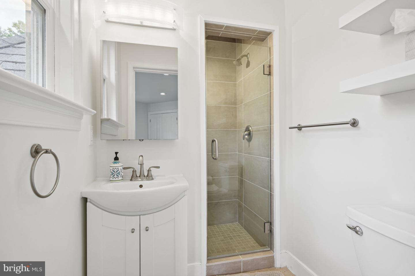 10747 RIVERSCAPE RUN, GREAT FALLS, Virginia 22066, 4 Bedrooms Bedrooms, ,5 BathroomsBathrooms,Residential,For sale,10747 RIVERSCAPE RUN,VAFX2275130 MLS # VAFX2275130