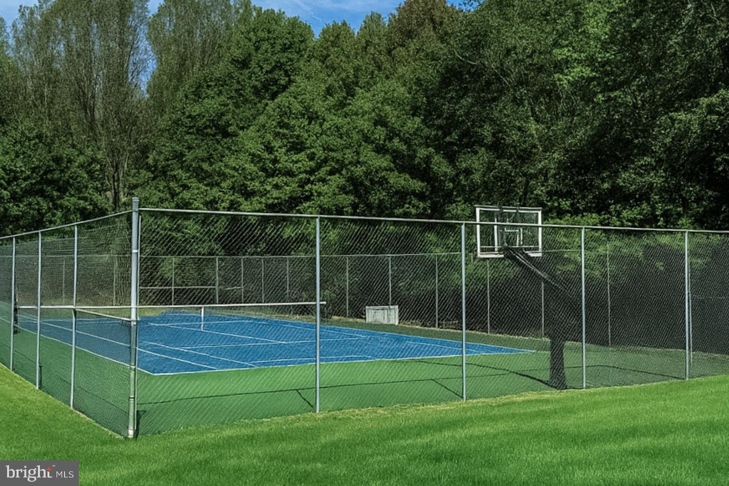 10747 RIVERSCAPE RUN, GREAT FALLS, Virginia 22066, 4 Bedrooms Bedrooms, ,5 BathroomsBathrooms,Residential,For sale,10747 RIVERSCAPE RUN,VAFX2275130 MLS # VAFX2275130