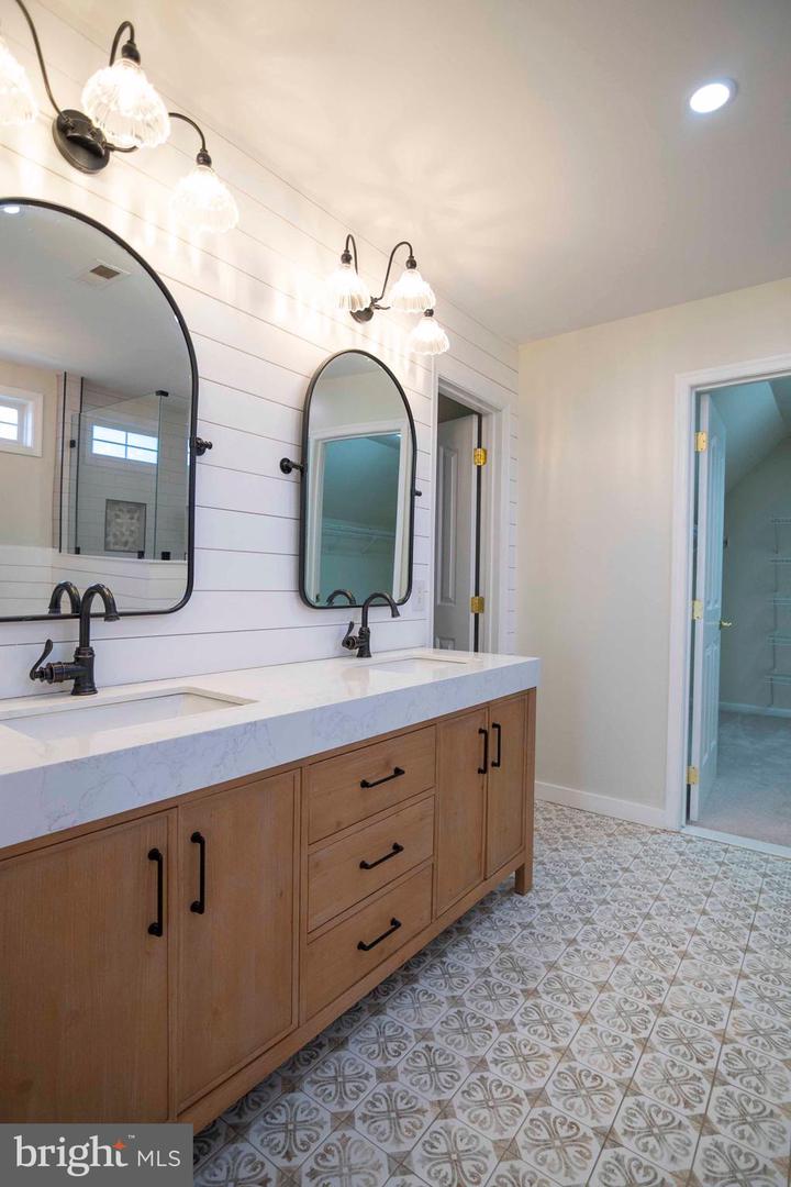 76 KATIE LN, MIDDLETOWN, Virginia 22645, 6 Bedrooms Bedrooms, ,3 BathroomsBathrooms,Residential,For sale,76 KATIE LN,VAWR2012638 MLS # VAWR2012638