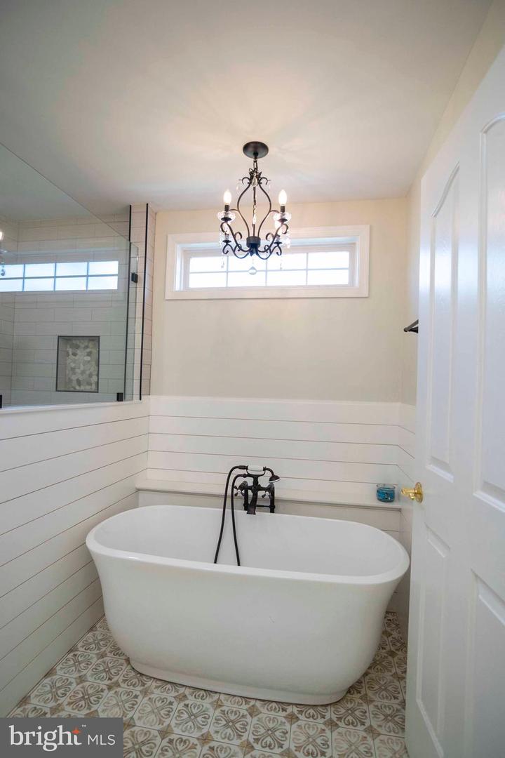 76 KATIE LN, MIDDLETOWN, Virginia 22645, 6 Bedrooms Bedrooms, ,3 BathroomsBathrooms,Residential,For sale,76 KATIE LN,VAWR2012638 MLS # VAWR2012638