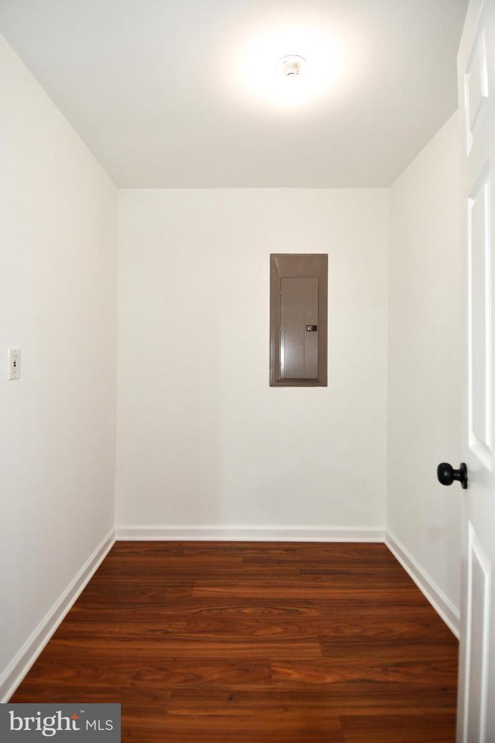 26005 HARTWOOD DR, CHANTILLY, Virginia 20152, 4 Bedrooms Bedrooms, 8 Rooms Rooms,3 BathroomsBathrooms,Residential,For sale,26005 HARTWOOD DR,VALO2110130 MLS # VALO2110130