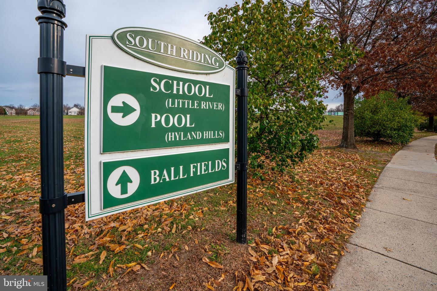 26005 HARTWOOD DR, CHANTILLY, Virginia 20152, 4 Bedrooms Bedrooms, 8 Rooms Rooms,3 BathroomsBathrooms,Residential,For sale,26005 HARTWOOD DR,VALO2110130 MLS # VALO2110130