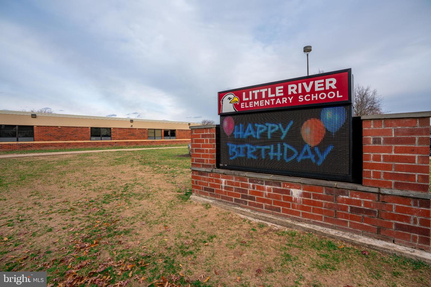 26005 HARTWOOD DR, CHANTILLY, Virginia 20152, 4 Bedrooms Bedrooms, 8 Rooms Rooms,3 BathroomsBathrooms,Residential,For sale,26005 HARTWOOD DR,VALO2110130 MLS # VALO2110130