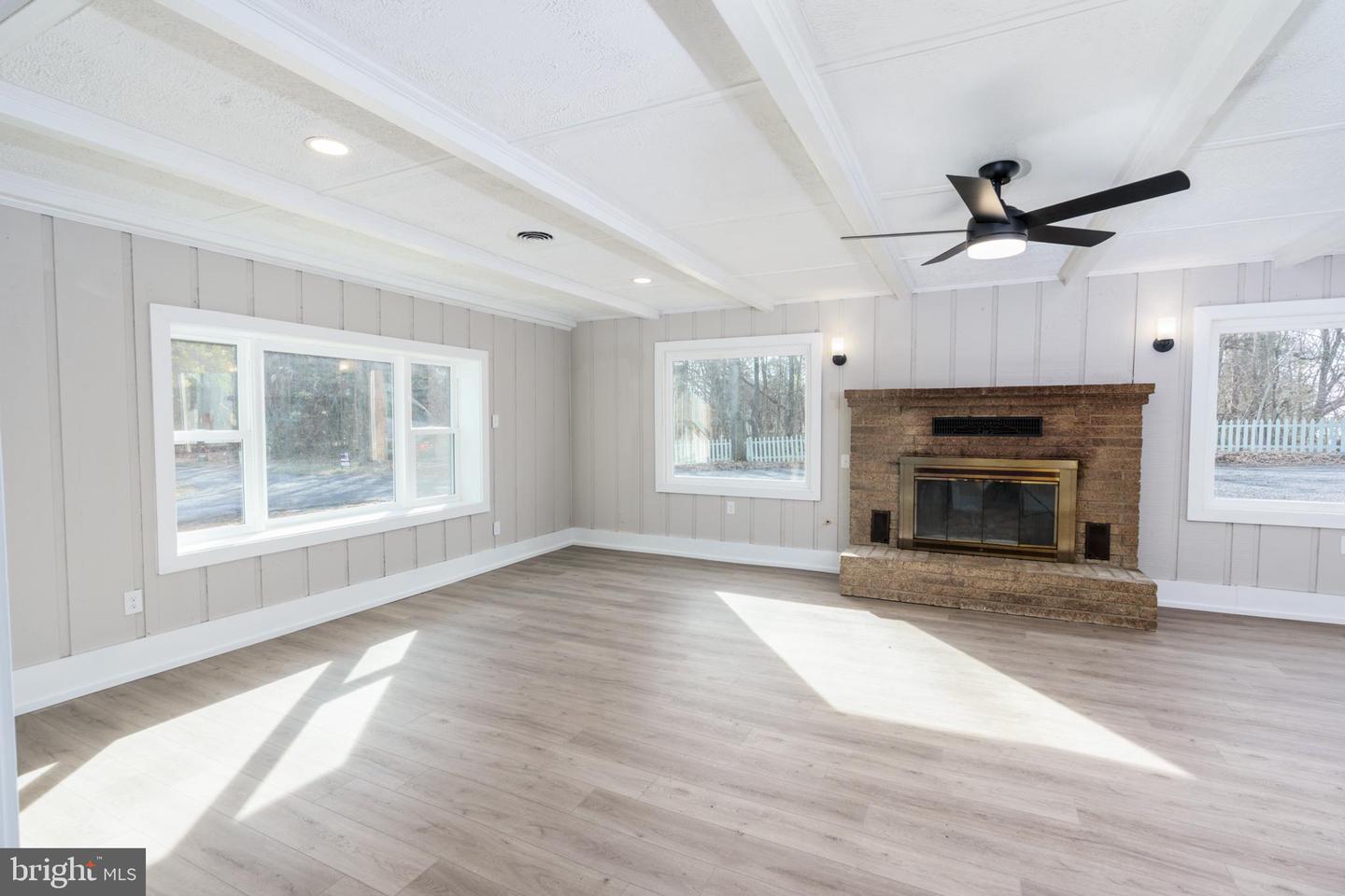 52 GOLDEN MAPLE LN, MAURERTOWN, Virginia 22644, 3 Bedrooms Bedrooms, ,2 BathroomsBathrooms,Residential,For sale,52 GOLDEN MAPLE LN,VASH2013408 MLS # VASH2013408