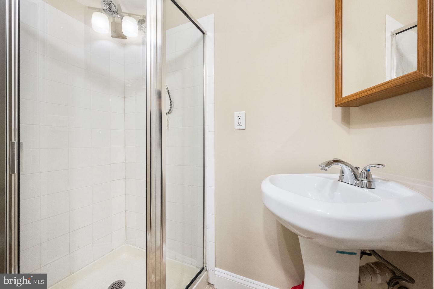 86 SUGARLAND RUN DR, STERLING, Virginia 20164, 3 Bedrooms Bedrooms, ,3 BathroomsBathrooms,Residential,For sale,86 SUGARLAND RUN DR,VALO2100832 MLS # VALO2100832