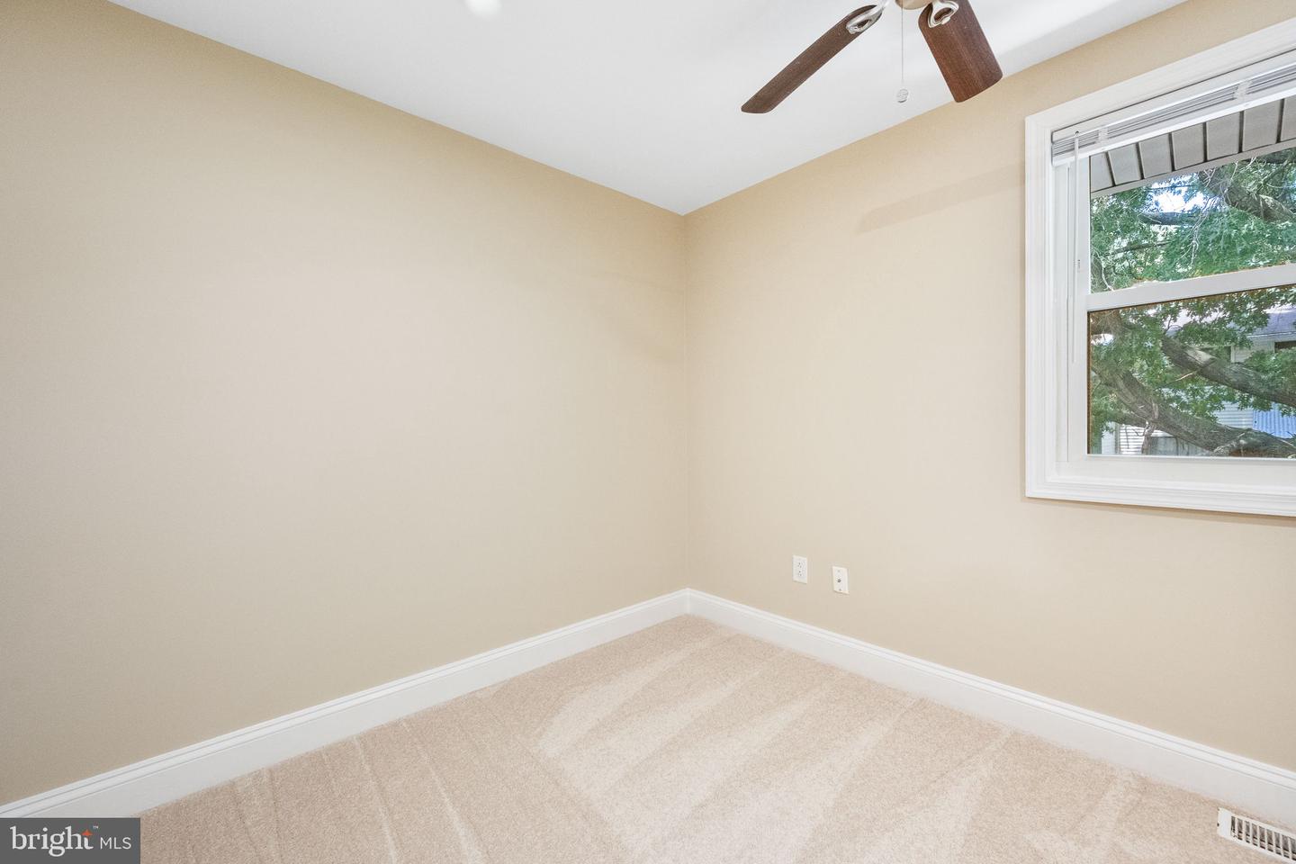 86 SUGARLAND RUN DR, STERLING, Virginia 20164, 3 Bedrooms Bedrooms, ,3 BathroomsBathrooms,Residential,For sale,86 SUGARLAND RUN DR,VALO2100832 MLS # VALO2100832