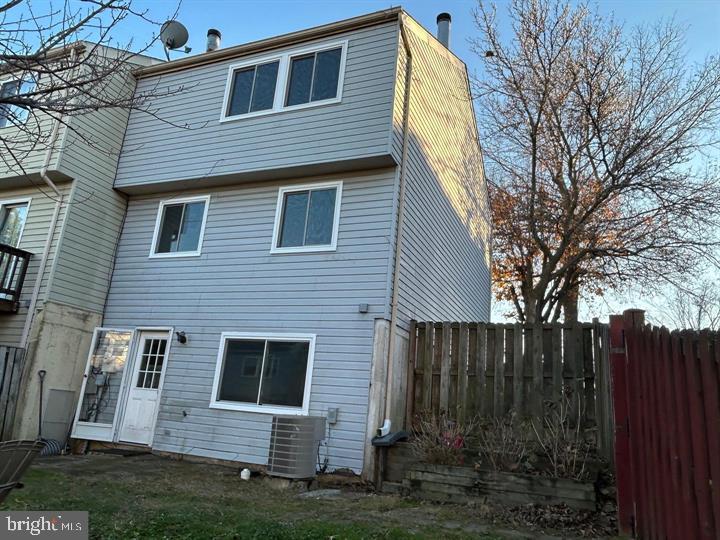 6363 GENERALS CT, CENTREVILLE, Virginia 20121, 3 Bedrooms Bedrooms, ,2 BathroomsBathrooms,Residential,For sale,6363 GENERALS CT,VAFX2282486 MLS # VAFX2282486