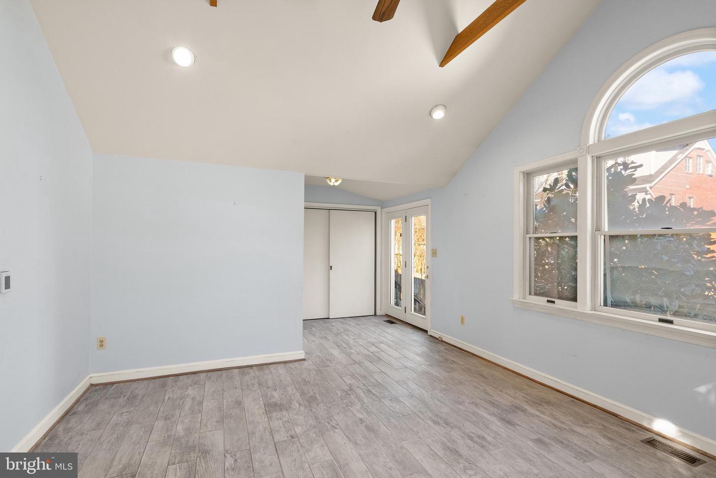 2235 N COLUMBUS ST, ARLINGTON, Virginia 22207, 3 Bedrooms Bedrooms, ,2 BathroomsBathrooms,Residential,For sale,2235 N COLUMBUS ST,VAAR2067258 MLS # VAAR2067258