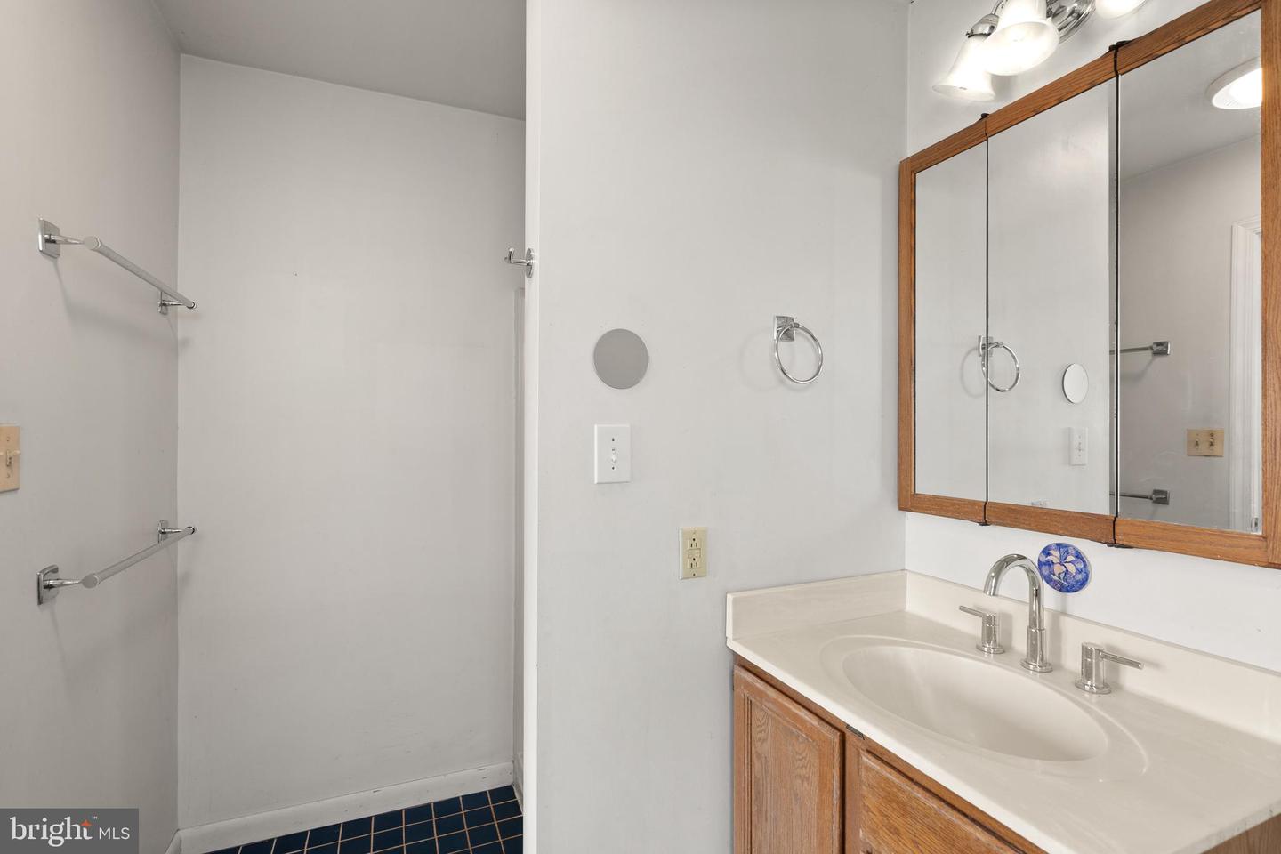 2235 N COLUMBUS ST, ARLINGTON, Virginia 22207, 3 Bedrooms Bedrooms, ,2 BathroomsBathrooms,Residential,For sale,2235 N COLUMBUS ST,VAAR2067258 MLS # VAAR2067258