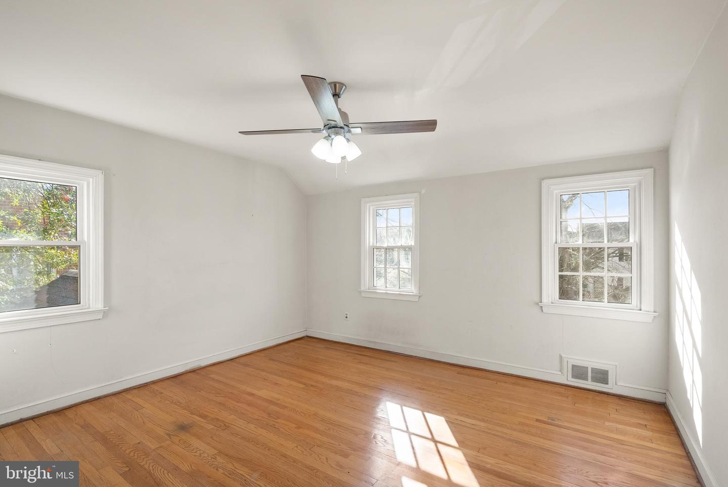 2235 N COLUMBUS ST, ARLINGTON, Virginia 22207, 3 Bedrooms Bedrooms, ,2 BathroomsBathrooms,Residential,For sale,2235 N COLUMBUS ST,VAAR2067258 MLS # VAAR2067258