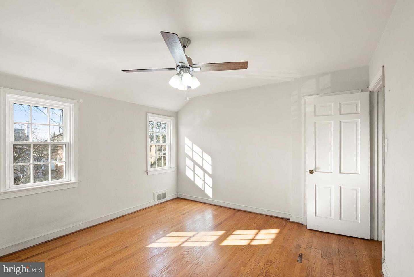 2235 N COLUMBUS ST, ARLINGTON, Virginia 22207, 3 Bedrooms Bedrooms, ,2 BathroomsBathrooms,Residential,For sale,2235 N COLUMBUS ST,VAAR2067258 MLS # VAAR2067258