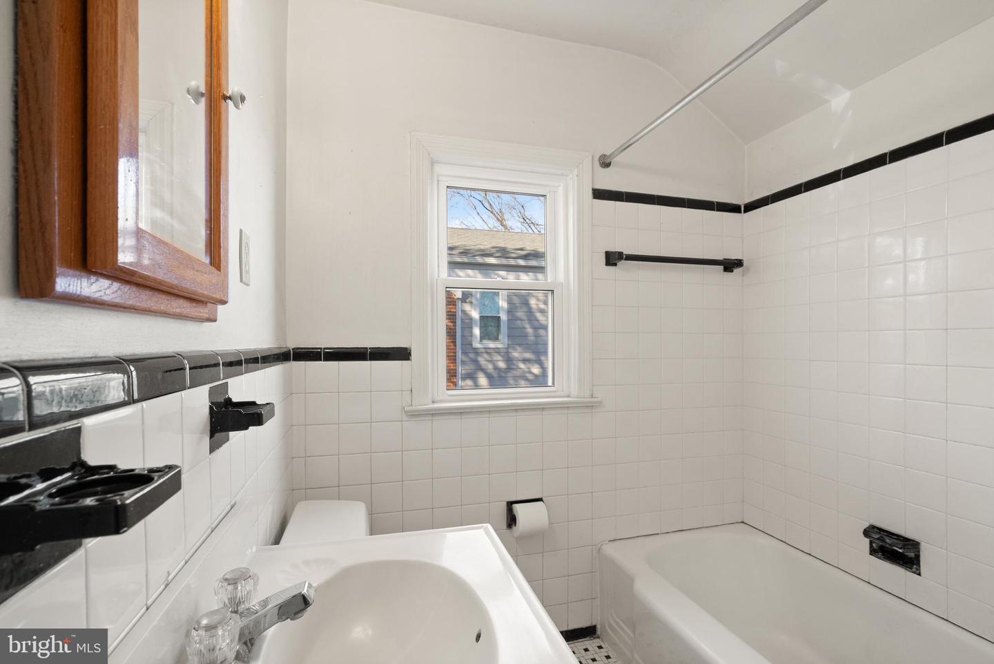 2235 N COLUMBUS ST, ARLINGTON, Virginia 22207, 3 Bedrooms Bedrooms, ,2 BathroomsBathrooms,Residential,For sale,2235 N COLUMBUS ST,VAAR2067258 MLS # VAAR2067258