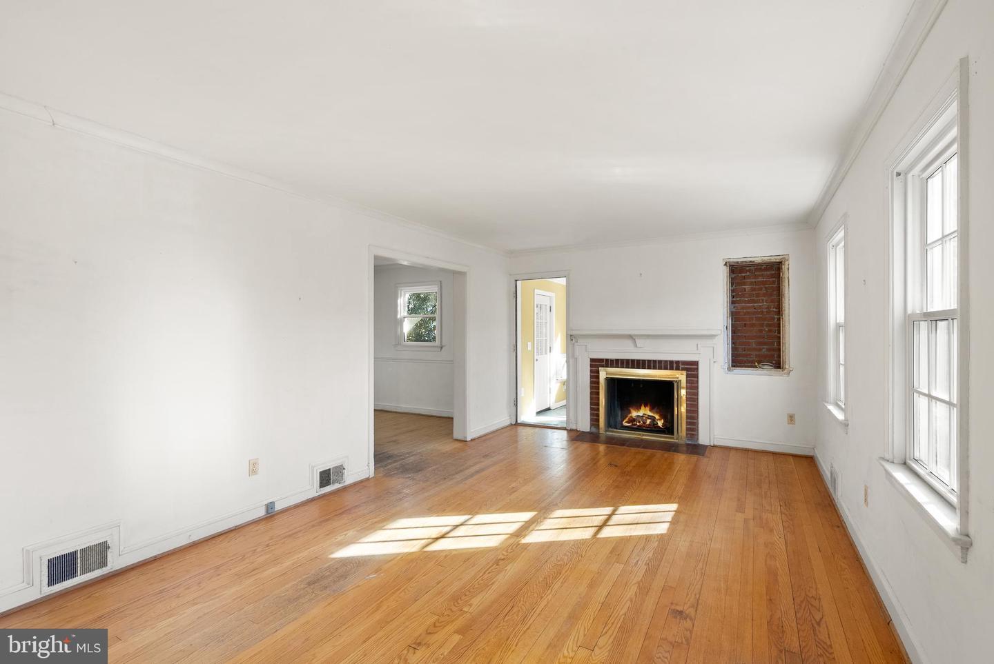 2235 N COLUMBUS ST, ARLINGTON, Virginia 22207, 3 Bedrooms Bedrooms, ,2 BathroomsBathrooms,Residential,For sale,2235 N COLUMBUS ST,VAAR2067258 MLS # VAAR2067258