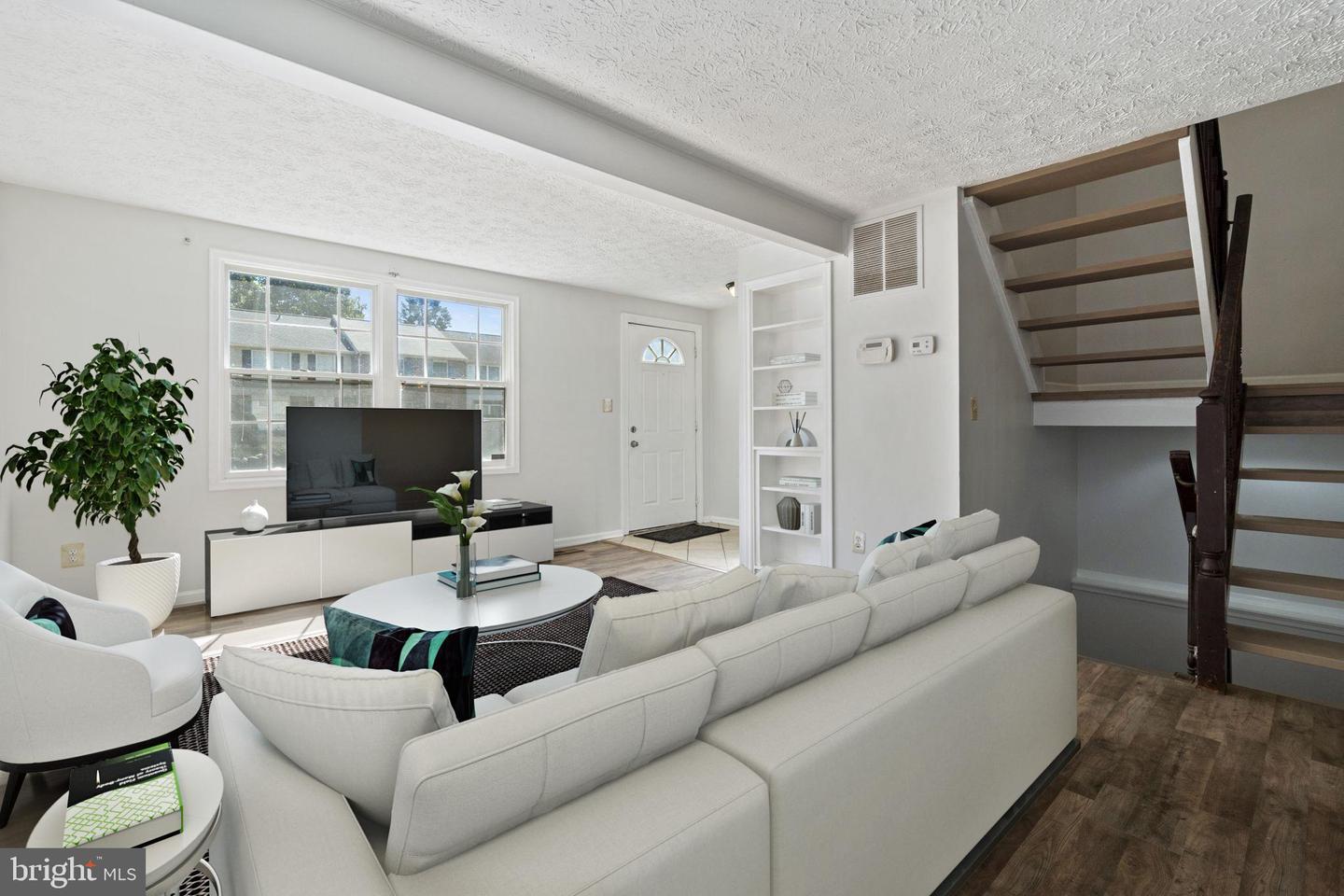 3618 WHARF LN, TRIANGLE, Virginia 22172, 3 Bedrooms Bedrooms, ,2 BathroomsBathrooms,Residential,For sale,3618 WHARF LN,VAPW2110788 MLS # VAPW2110788