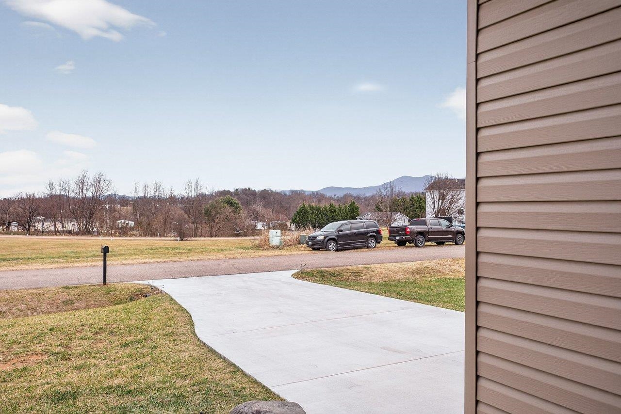 65 W WANDA ST, STANLEY, Virginia 22851, 3 Bedrooms Bedrooms, ,2 BathroomsBathrooms,Residential,65 W WANDA ST,672603 MLS # 672603