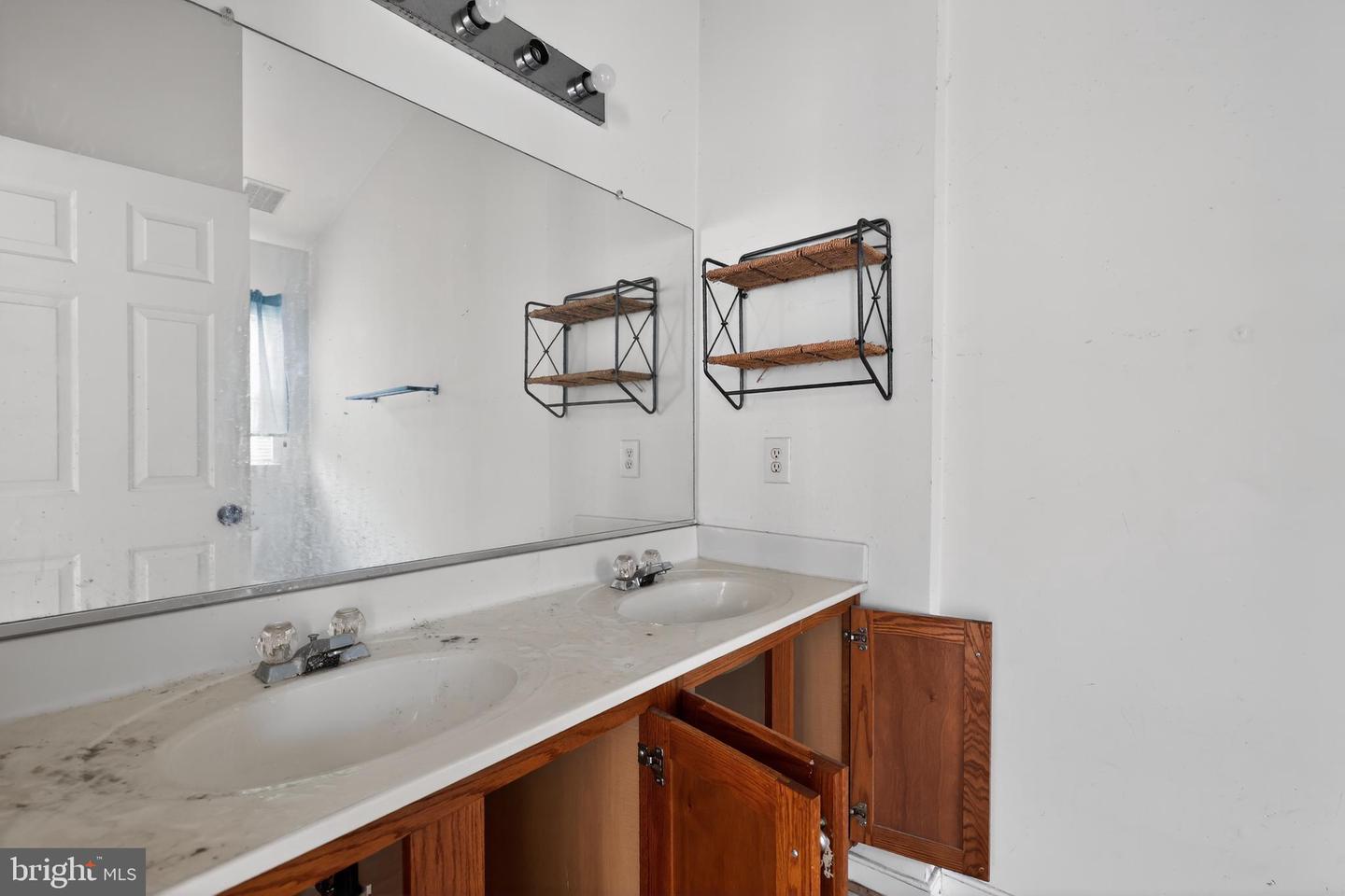 451 HOLLYBROOK RIDGE LN, RICHMOND, Virginia 23223, 3 Bedrooms Bedrooms, ,2 BathroomsBathrooms,Residential,For sale,451 HOLLYBROOK RIDGE LN,VAHN2001122 MLS # VAHN2001122