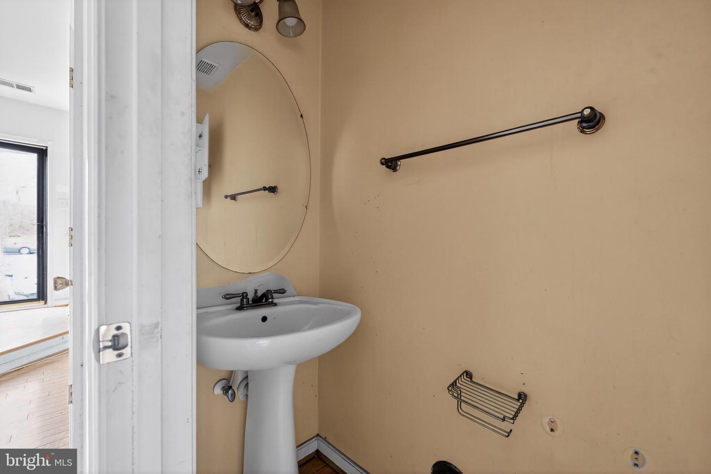 451 HOLLYBROOK RIDGE LN, RICHMOND, Virginia 23223, 3 Bedrooms Bedrooms, ,2 BathroomsBathrooms,Residential,For sale,451 HOLLYBROOK RIDGE LN,VAHN2001122 MLS # VAHN2001122