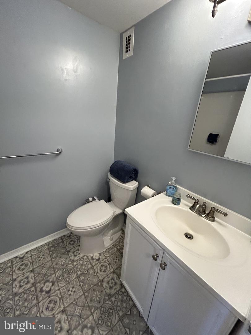 5340 HOLMES RUN PKWY #706, ALEXANDRIA, Virginia 22304, 1 Bedroom Bedrooms, ,1 BathroomBathrooms,Residential,For sale,5340 HOLMES RUN PKWY #706,VAAX2052244 MLS # VAAX2052244