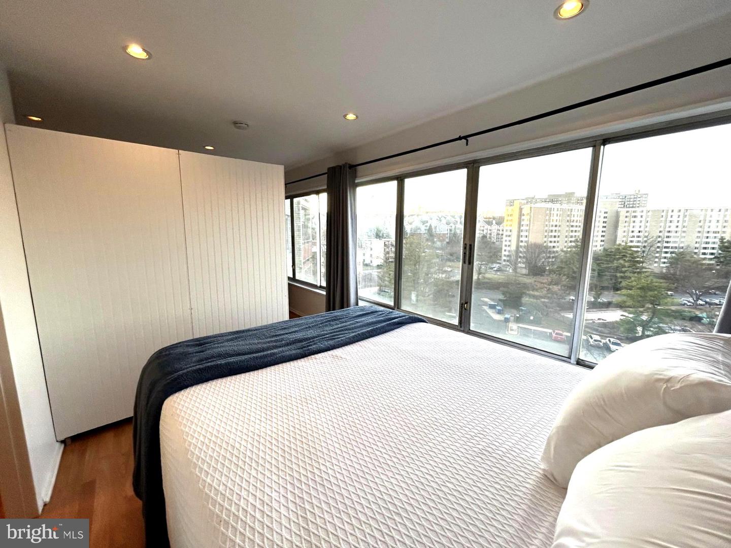 5340 HOLMES RUN PKWY #706, ALEXANDRIA, Virginia 22304, 1 Bedroom Bedrooms, ,1 BathroomBathrooms,Residential,For sale,5340 HOLMES RUN PKWY #706,VAAX2052244 MLS # VAAX2052244