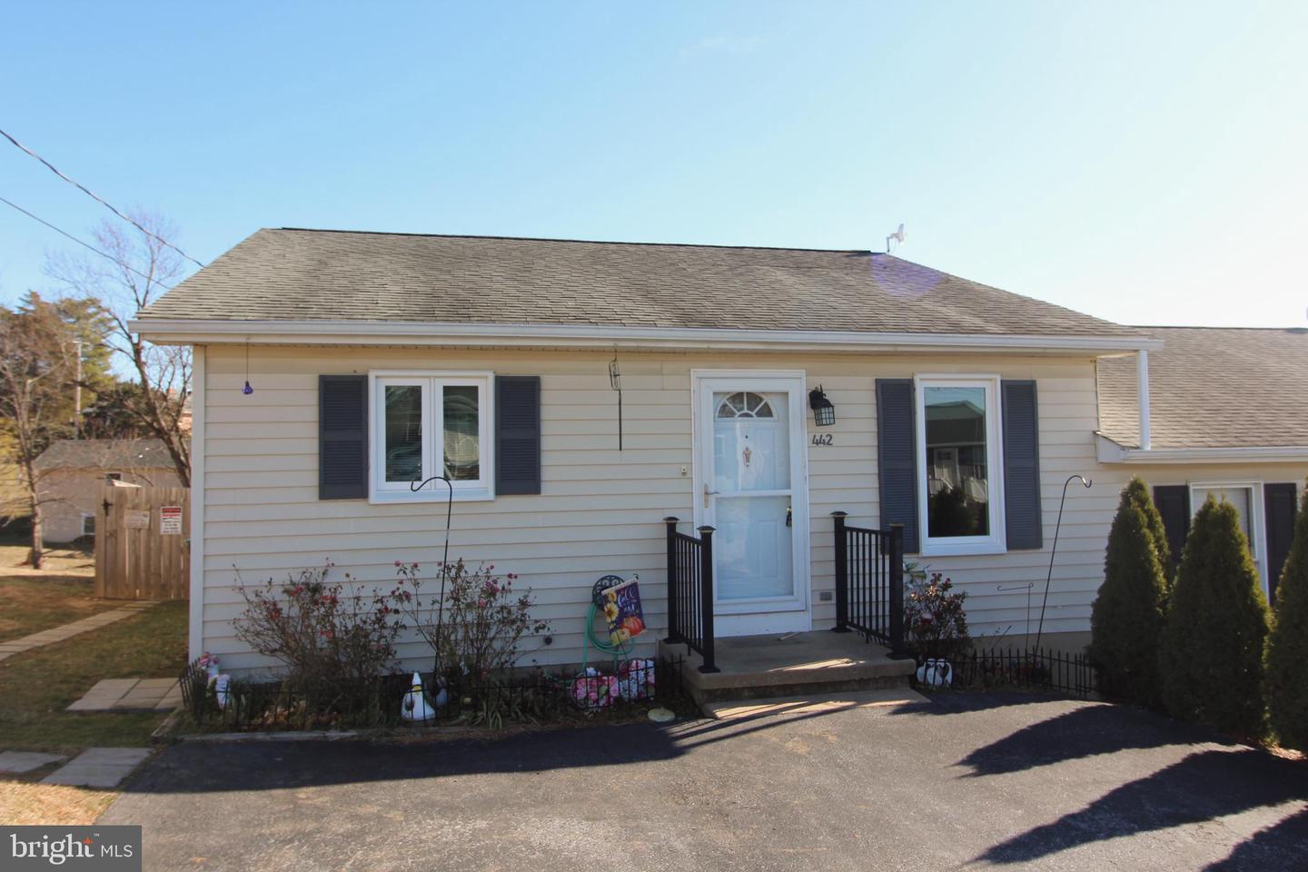 442 PLEASANT VIEW DR, STRASBURG, Virginia 22657, 2 Bedrooms Bedrooms, ,1 BathroomBathrooms,Residential,For sale,442 PLEASANT VIEW DR,VASH2013168 MLS # VASH2013168