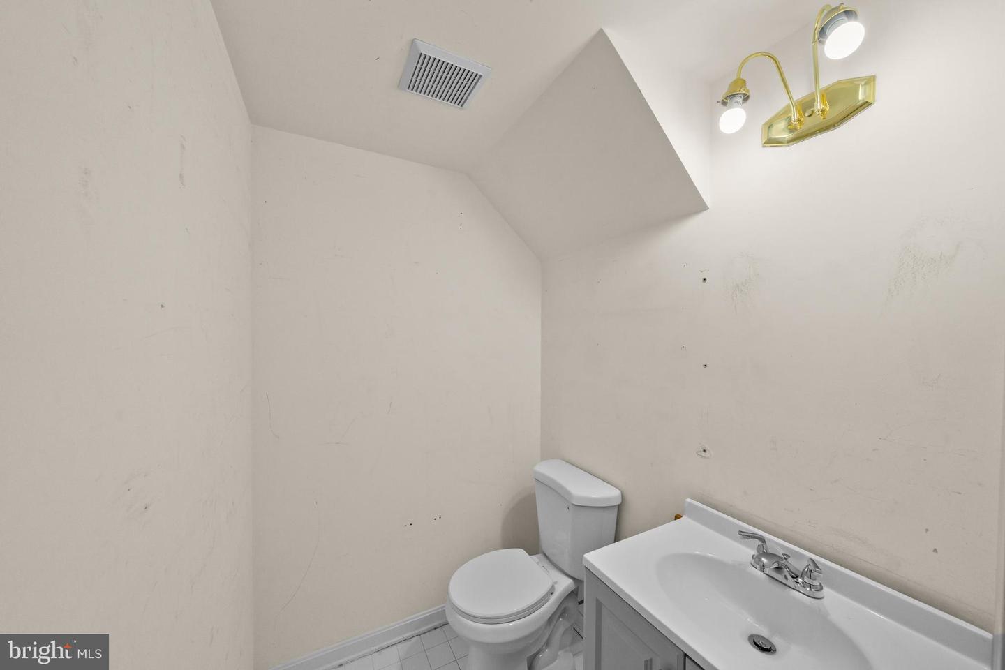 4110 VANDERBILT CT #303, FAIRFAX, Virginia 22030, 2 Bedrooms Bedrooms, 5 Rooms Rooms,2 BathroomsBathrooms,Residential,For sale,4110 VANDERBILT CT #303,VAFC2007664 MLS # VAFC2007664