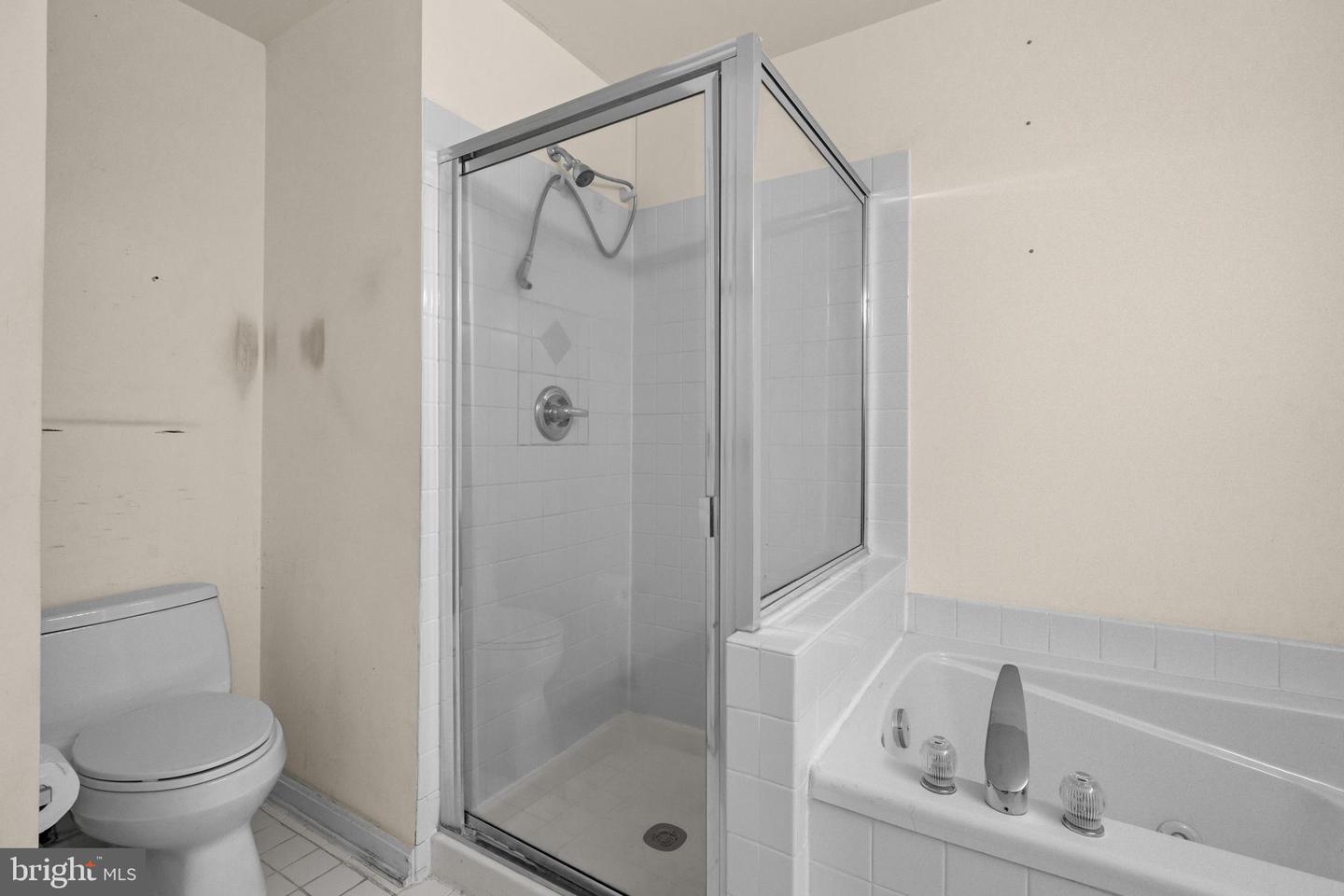 4110 VANDERBILT CT #303, FAIRFAX, Virginia 22030, 2 Bedrooms Bedrooms, 5 Rooms Rooms,2 BathroomsBathrooms,Residential,For sale,4110 VANDERBILT CT #303,VAFC2007664 MLS # VAFC2007664