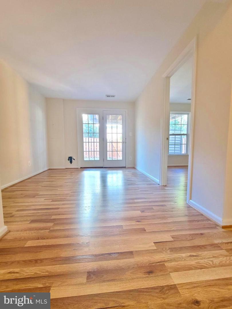 8118 HORSESHOE COTTAGE CIR, LORTON, Virginia 22079, 3 Bedrooms Bedrooms, ,2 BathroomsBathrooms,Residential,For sale,8118 HORSESHOE COTTAGE CIR,VAFX2286242 MLS # VAFX2286242