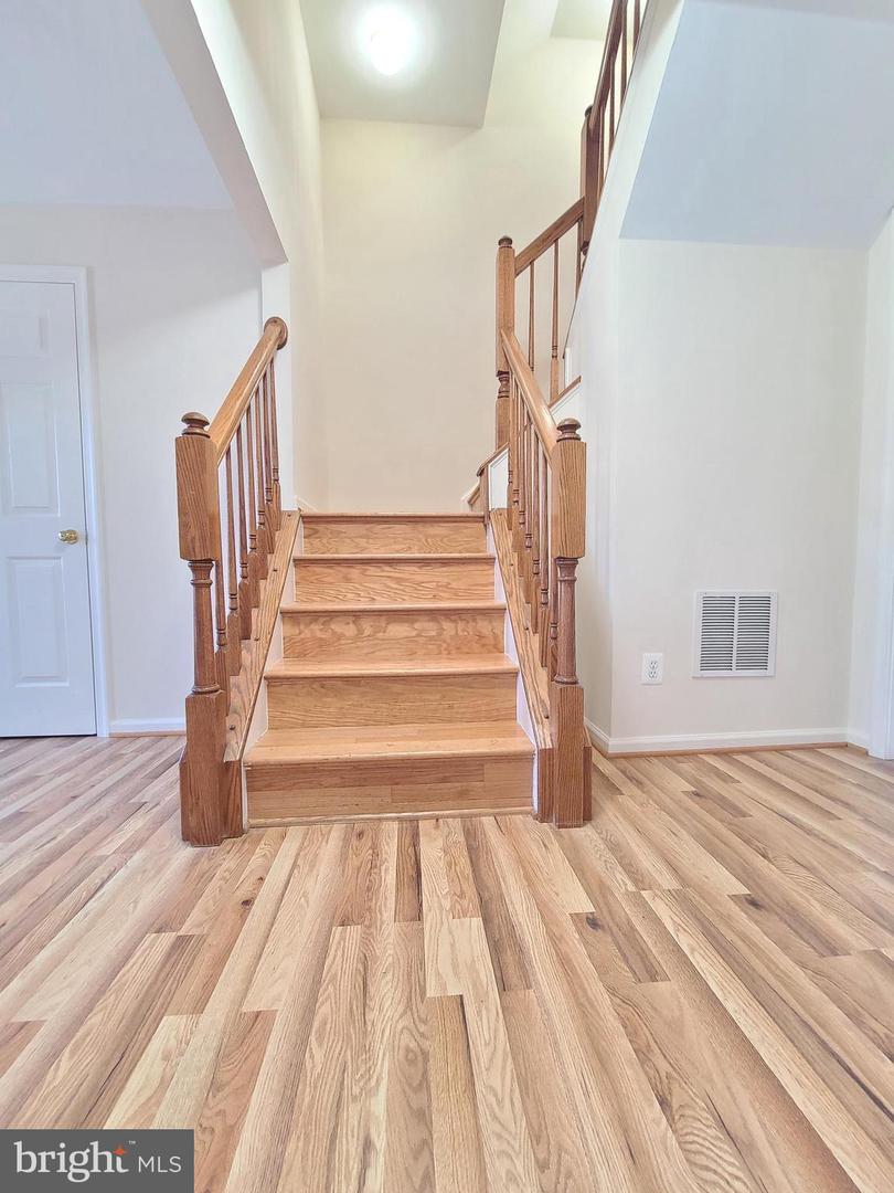 8118 HORSESHOE COTTAGE CIR, LORTON, Virginia 22079, 3 Bedrooms Bedrooms, ,2 BathroomsBathrooms,Residential,For sale,8118 HORSESHOE COTTAGE CIR,VAFX2286242 MLS # VAFX2286242