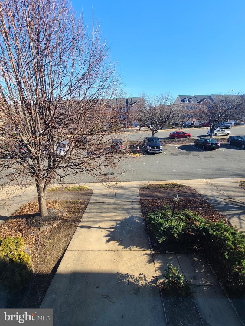 8118 HORSESHOE COTTAGE CIR, LORTON, Virginia 22079, 3 Bedrooms Bedrooms, ,2 BathroomsBathrooms,Residential,For sale,8118 HORSESHOE COTTAGE CIR,VAFX2286242 MLS # VAFX2286242