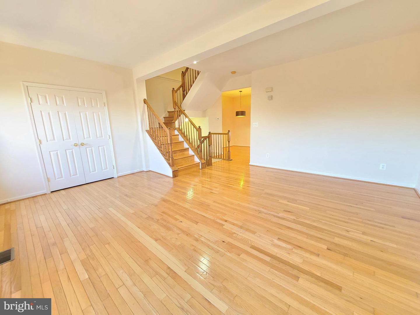 8118 HORSESHOE COTTAGE CIR, LORTON, Virginia 22079, 3 Bedrooms Bedrooms, ,2 BathroomsBathrooms,Residential,For sale,8118 HORSESHOE COTTAGE CIR,VAFX2286242 MLS # VAFX2286242