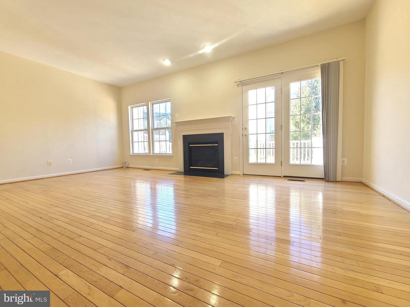 8118 HORSESHOE COTTAGE CIR, LORTON, Virginia 22079, 3 Bedrooms Bedrooms, ,2 BathroomsBathrooms,Residential,For sale,8118 HORSESHOE COTTAGE CIR,VAFX2286242 MLS # VAFX2286242