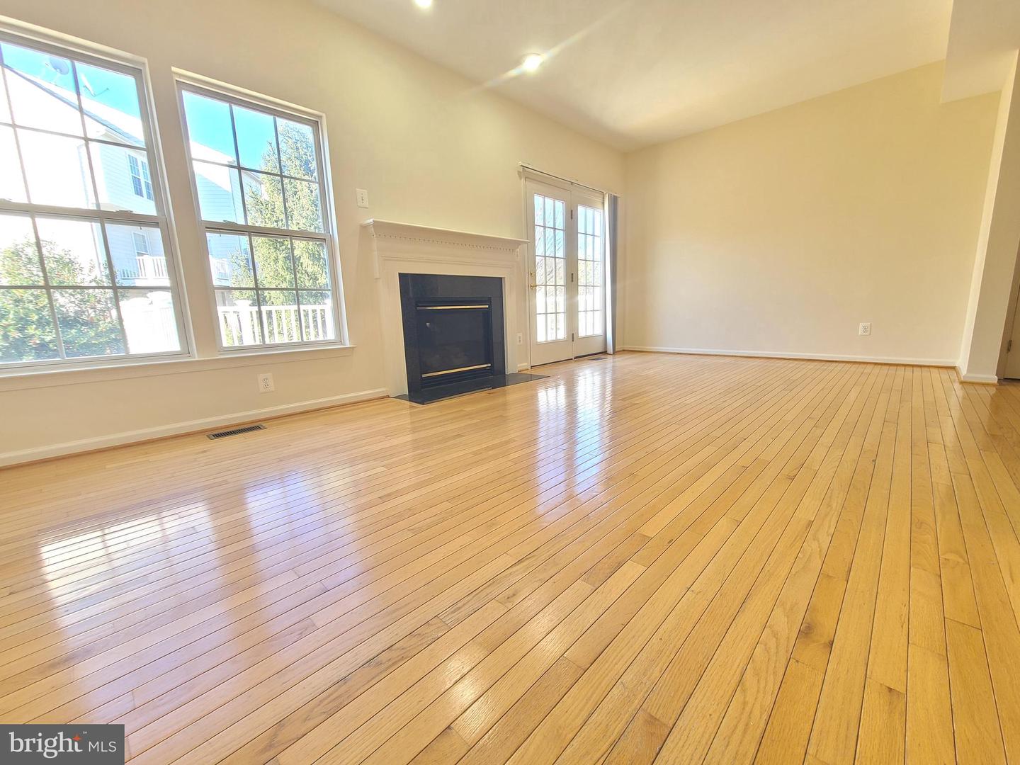 8118 HORSESHOE COTTAGE CIR, LORTON, Virginia 22079, 3 Bedrooms Bedrooms, ,2 BathroomsBathrooms,Residential,For sale,8118 HORSESHOE COTTAGE CIR,VAFX2286242 MLS # VAFX2286242