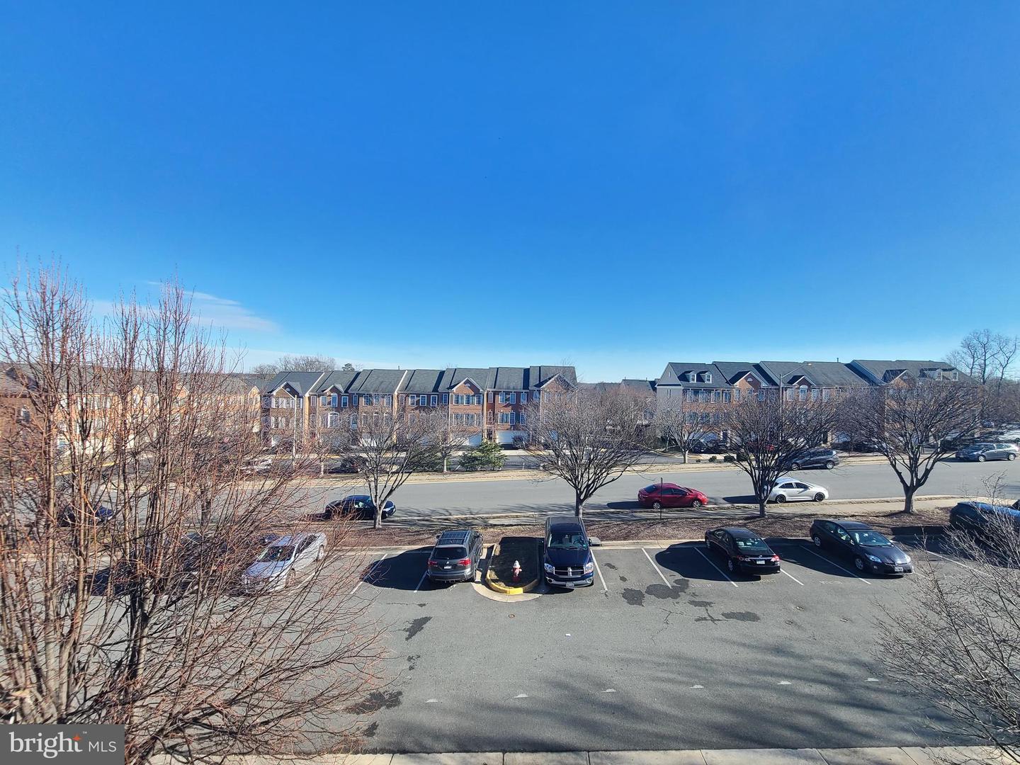 8118 HORSESHOE COTTAGE CIR, LORTON, Virginia 22079, 3 Bedrooms Bedrooms, ,2 BathroomsBathrooms,Residential,For sale,8118 HORSESHOE COTTAGE CIR,VAFX2286242 MLS # VAFX2286242