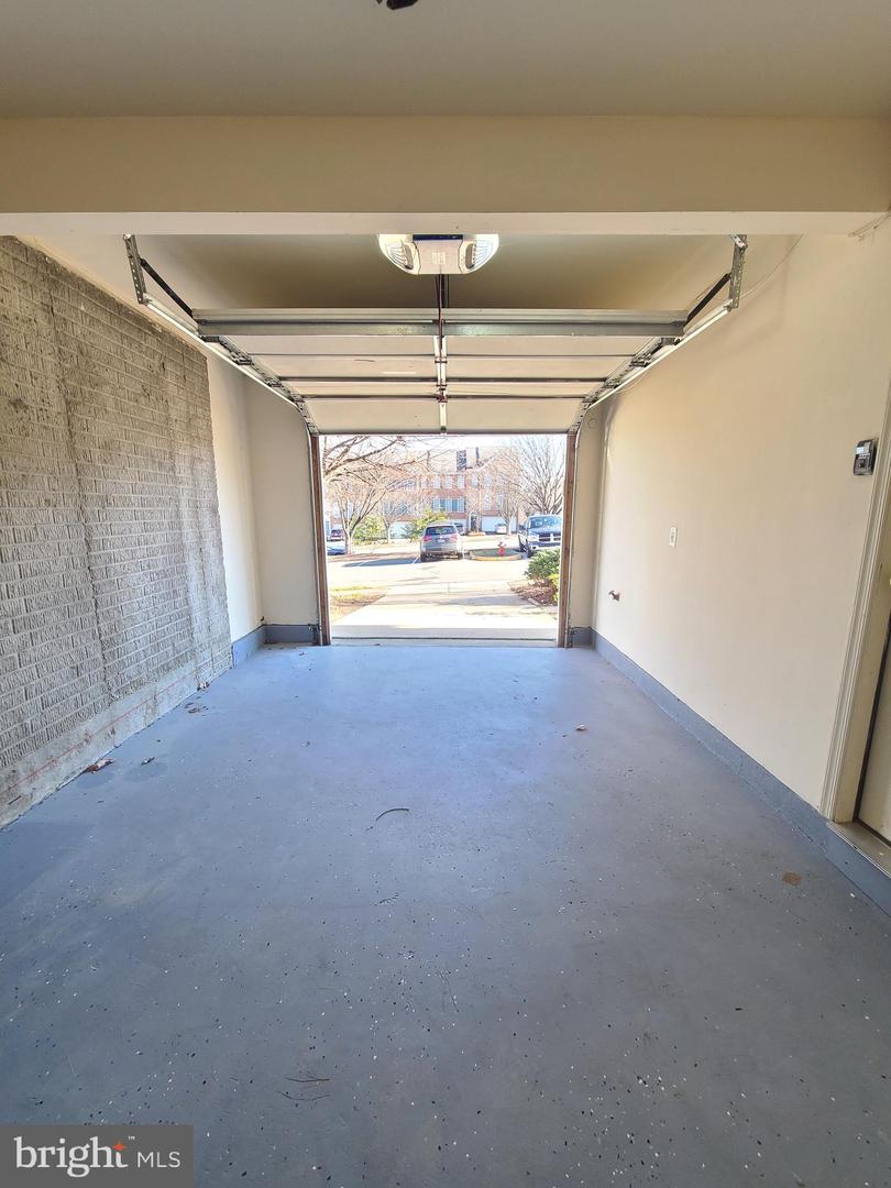 8118 HORSESHOE COTTAGE CIR, LORTON, Virginia 22079, 3 Bedrooms Bedrooms, ,2 BathroomsBathrooms,Residential,For sale,8118 HORSESHOE COTTAGE CIR,VAFX2286242 MLS # VAFX2286242