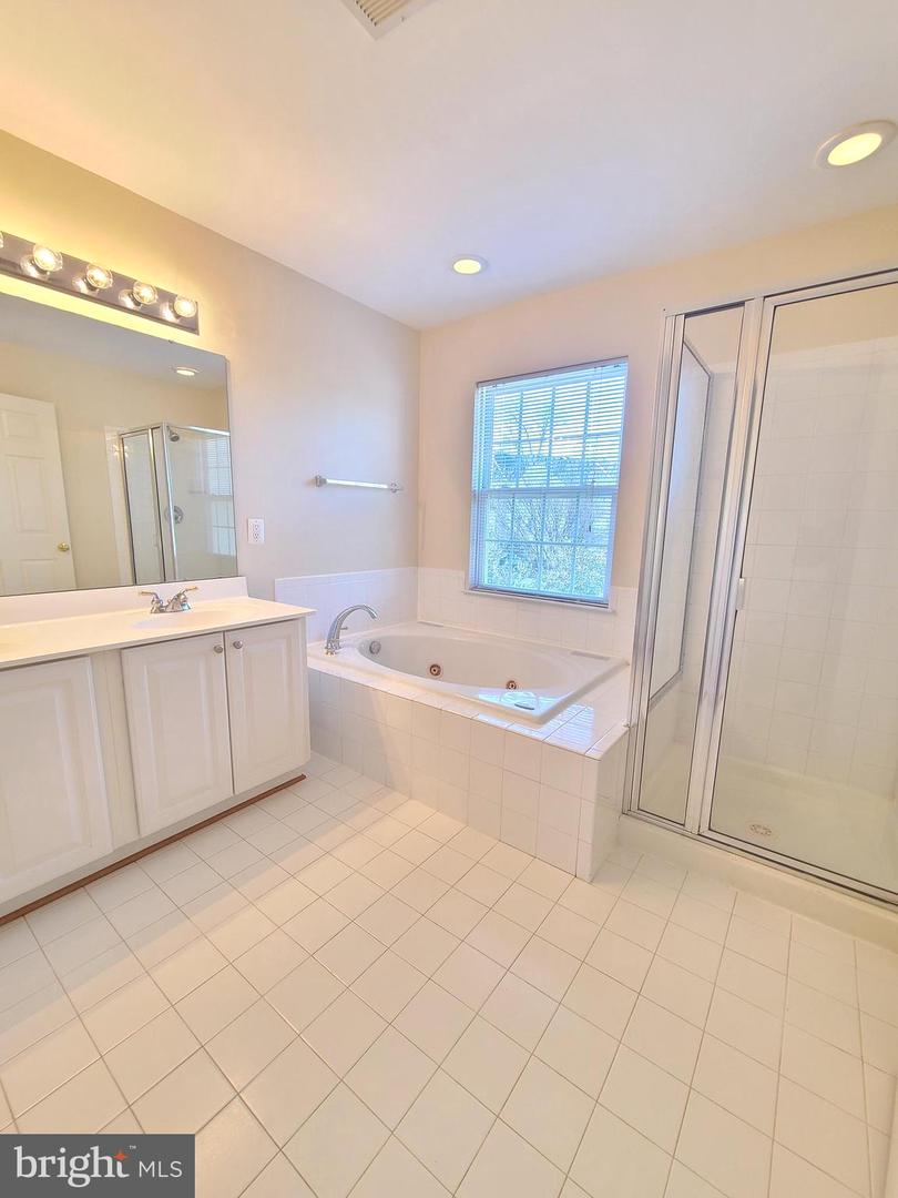 8118 HORSESHOE COTTAGE CIR, LORTON, Virginia 22079, 3 Bedrooms Bedrooms, ,2 BathroomsBathrooms,Residential,For sale,8118 HORSESHOE COTTAGE CIR,VAFX2286242 MLS # VAFX2286242