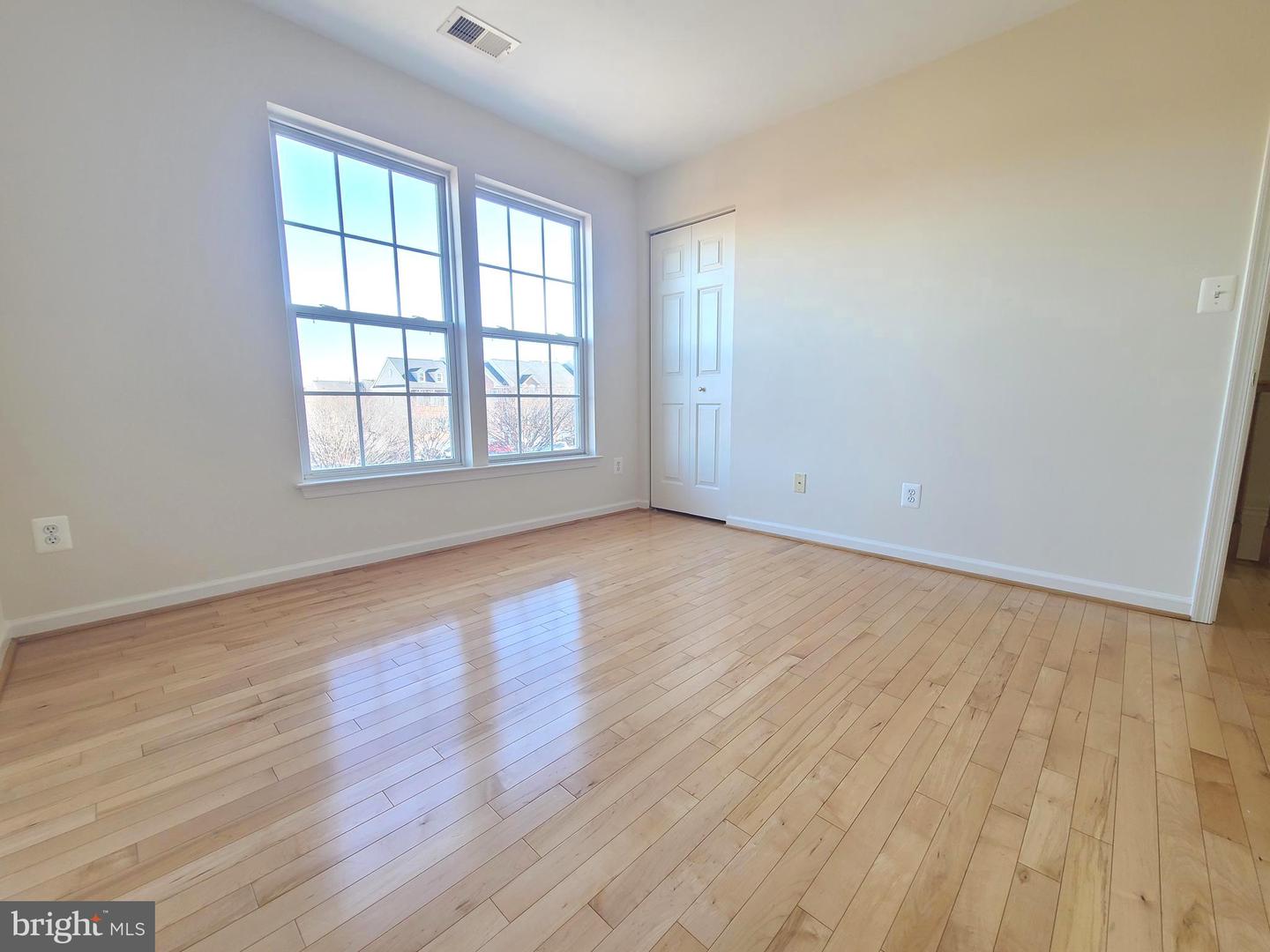 8118 HORSESHOE COTTAGE CIR, LORTON, Virginia 22079, 3 Bedrooms Bedrooms, ,2 BathroomsBathrooms,Residential,For sale,8118 HORSESHOE COTTAGE CIR,VAFX2286242 MLS # VAFX2286242