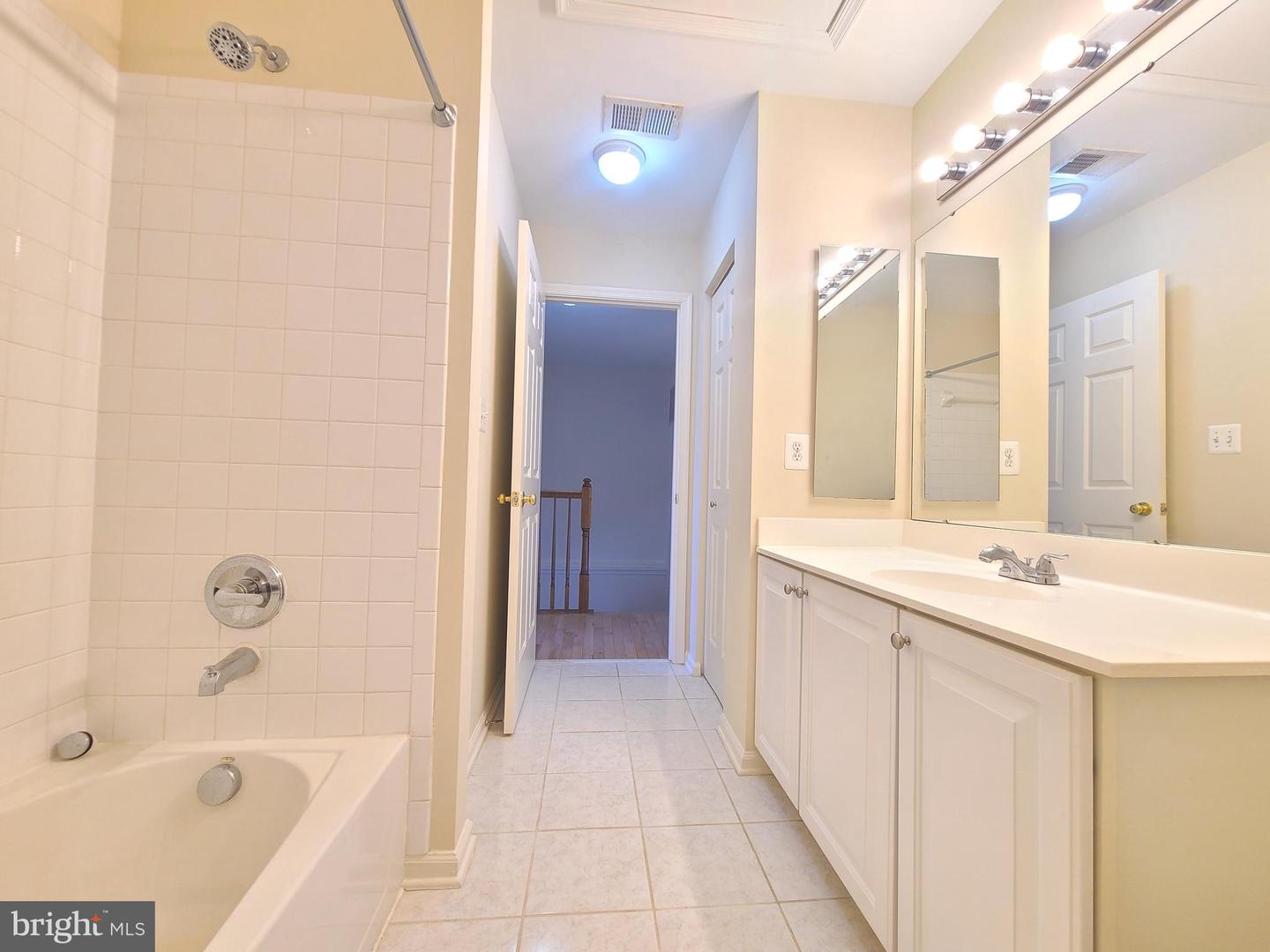 8118 HORSESHOE COTTAGE CIR, LORTON, Virginia 22079, 3 Bedrooms Bedrooms, ,2 BathroomsBathrooms,Residential,For sale,8118 HORSESHOE COTTAGE CIR,VAFX2286242 MLS # VAFX2286242