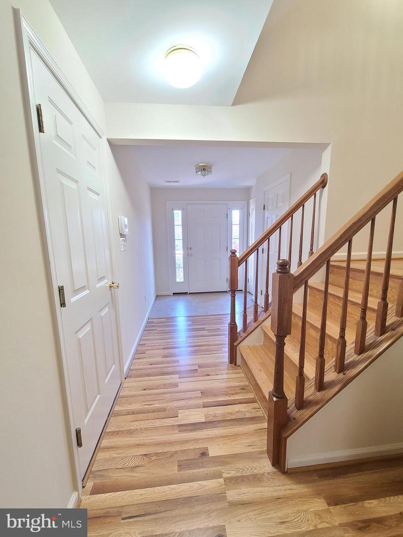 8118 HORSESHOE COTTAGE CIR, LORTON, Virginia 22079, 3 Bedrooms Bedrooms, ,2 BathroomsBathrooms,Residential,For sale,8118 HORSESHOE COTTAGE CIR,VAFX2286242 MLS # VAFX2286242