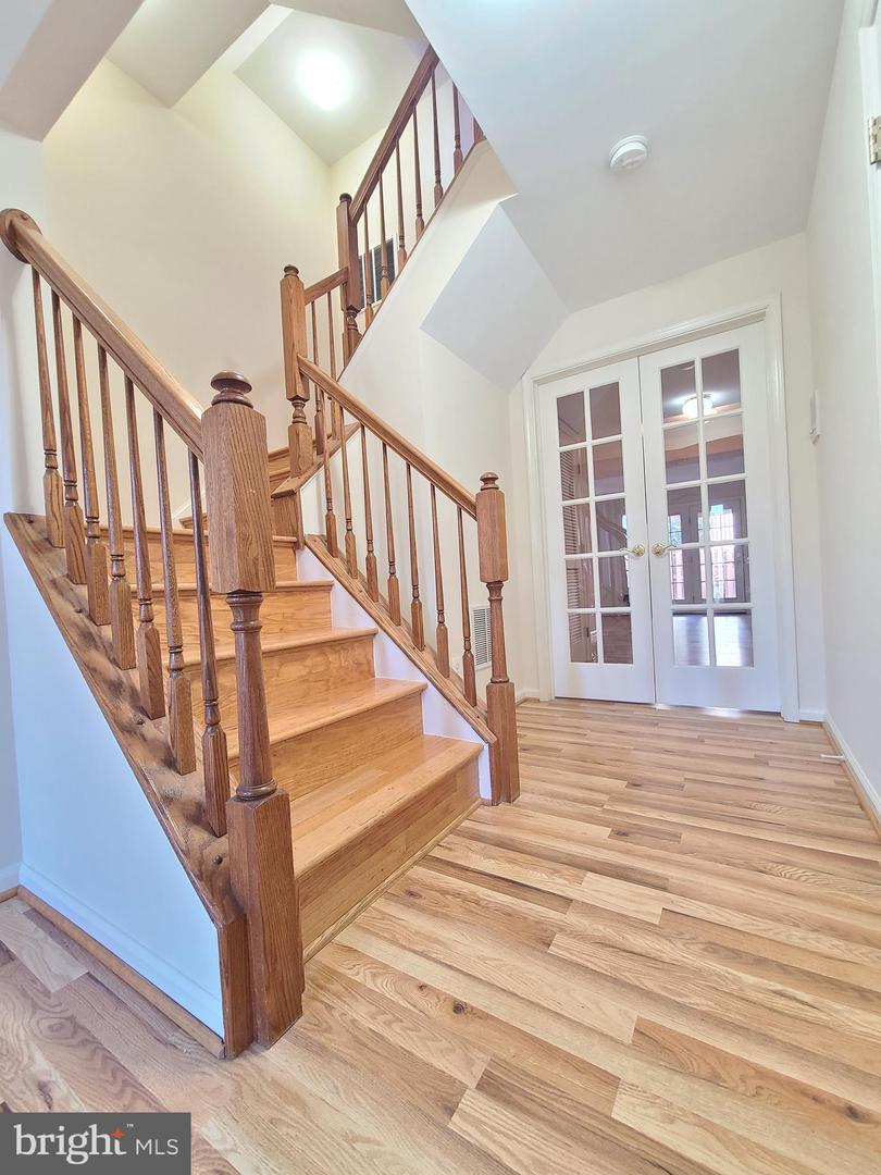 8118 HORSESHOE COTTAGE CIR, LORTON, Virginia 22079, 3 Bedrooms Bedrooms, ,2 BathroomsBathrooms,Residential,For sale,8118 HORSESHOE COTTAGE CIR,VAFX2286242 MLS # VAFX2286242