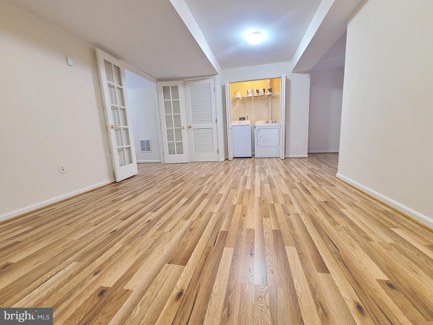 8118 HORSESHOE COTTAGE CIR, LORTON, Virginia 22079, 3 Bedrooms Bedrooms, ,2 BathroomsBathrooms,Residential,For sale,8118 HORSESHOE COTTAGE CIR,VAFX2286242 MLS # VAFX2286242