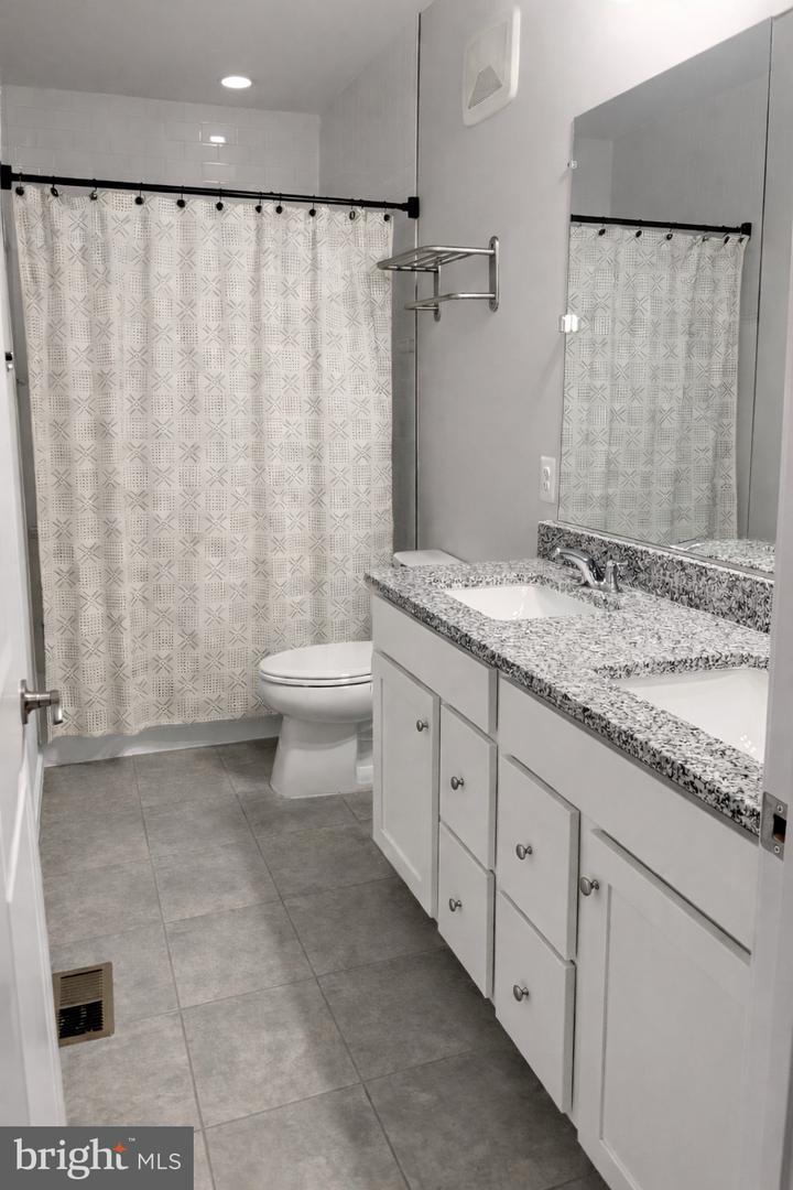 13695 INNOVATION STATION LOOP #77B, HERNDON, Virginia 20171, 3 Bedrooms Bedrooms, 6 Rooms Rooms,2 BathroomsBathrooms,Residential,For sale,13695 INNOVATION STATION LOOP #77B,VAFX2286270 MLS # VAFX2286270