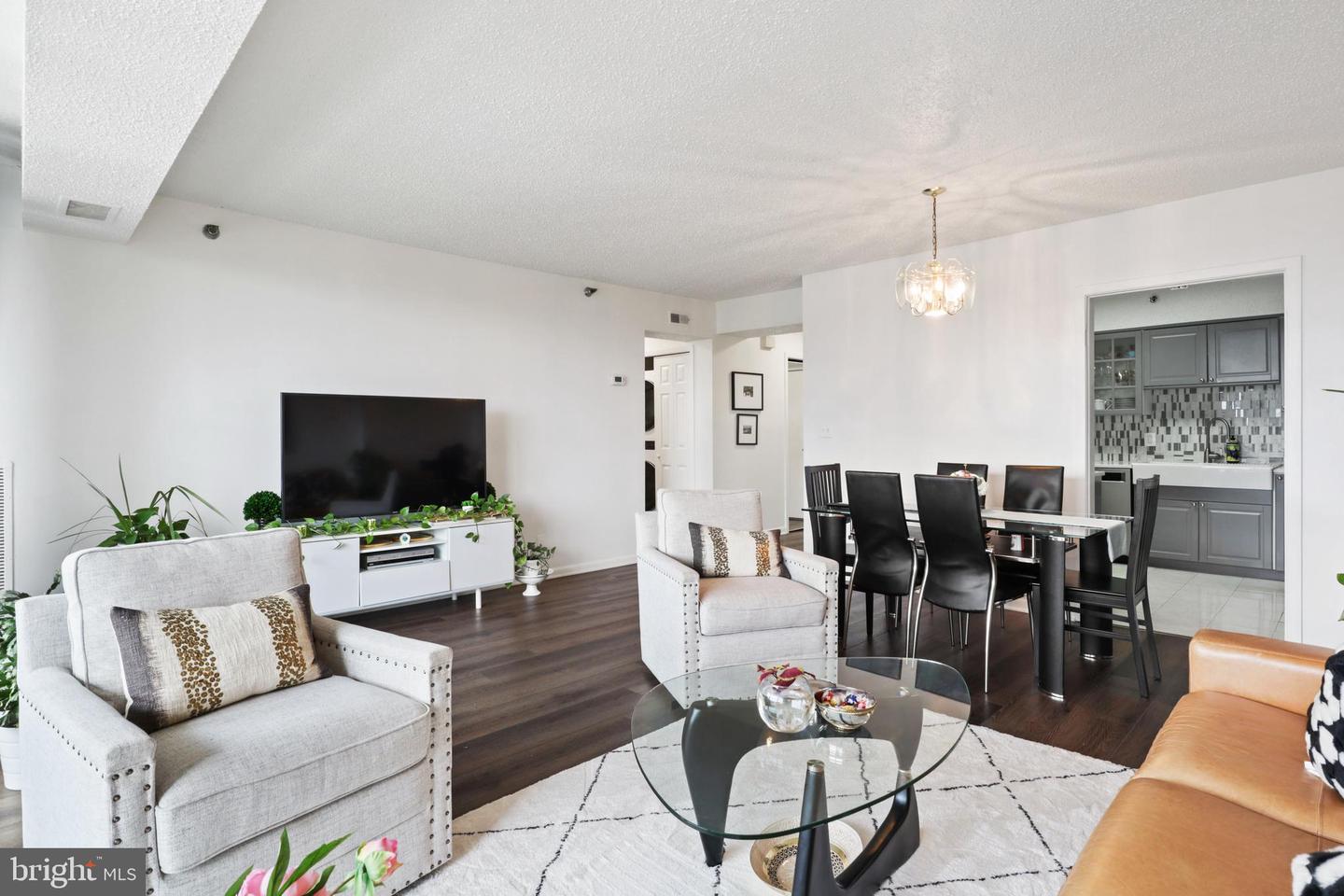 5505 SEMINARY RD #1306N, FALLS CHURCH, Virginia 22041, 2 Bedrooms Bedrooms, 7 Rooms Rooms,1 BathroomBathrooms,Residential,For sale,5505 SEMINARY RD #1306N,VAFX2286302 MLS # VAFX2286302