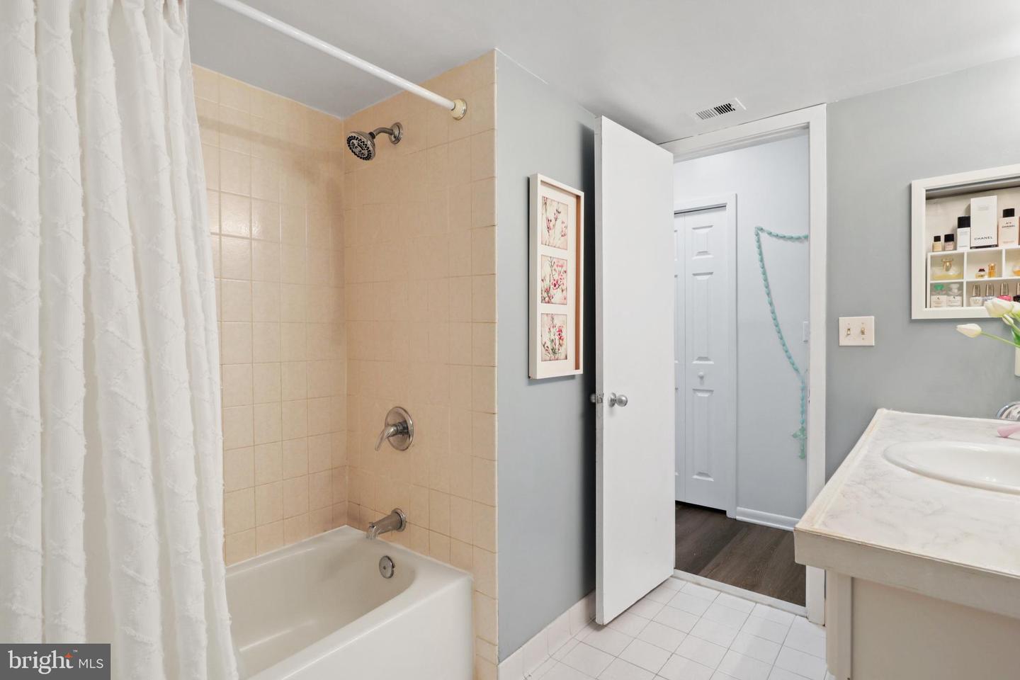 5505 SEMINARY RD #1306N, FALLS CHURCH, Virginia 22041, 2 Bedrooms Bedrooms, 7 Rooms Rooms,1 BathroomBathrooms,Residential,For sale,5505 SEMINARY RD #1306N,VAFX2286302 MLS # VAFX2286302