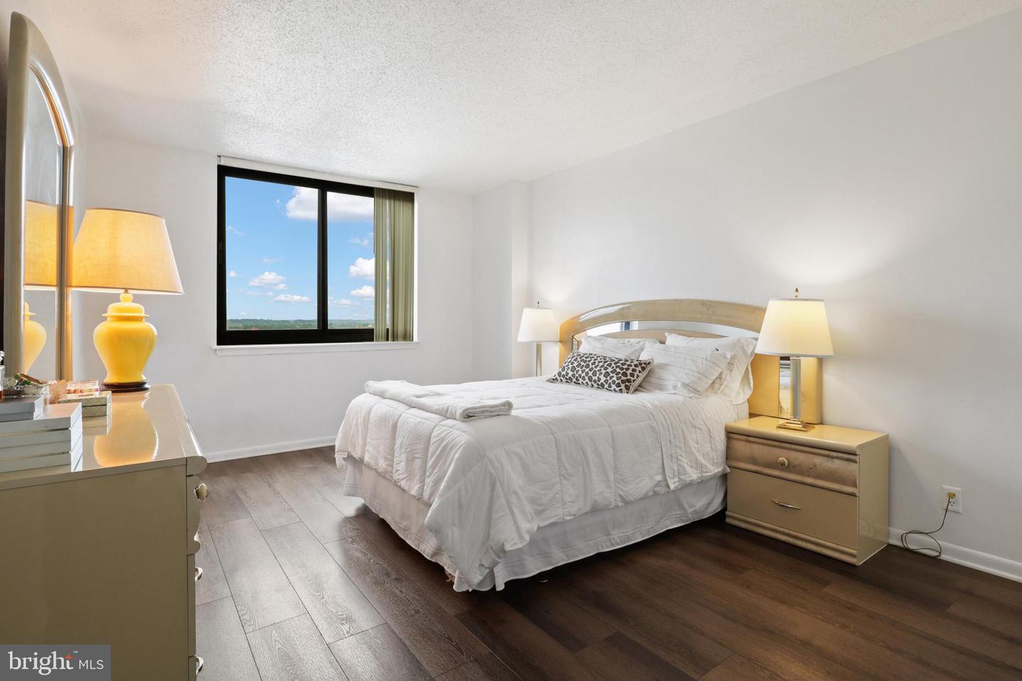 5505 SEMINARY RD #1306N, FALLS CHURCH, Virginia 22041, 2 Bedrooms Bedrooms, 7 Rooms Rooms,1 BathroomBathrooms,Residential,For sale,5505 SEMINARY RD #1306N,VAFX2286302 MLS # VAFX2286302