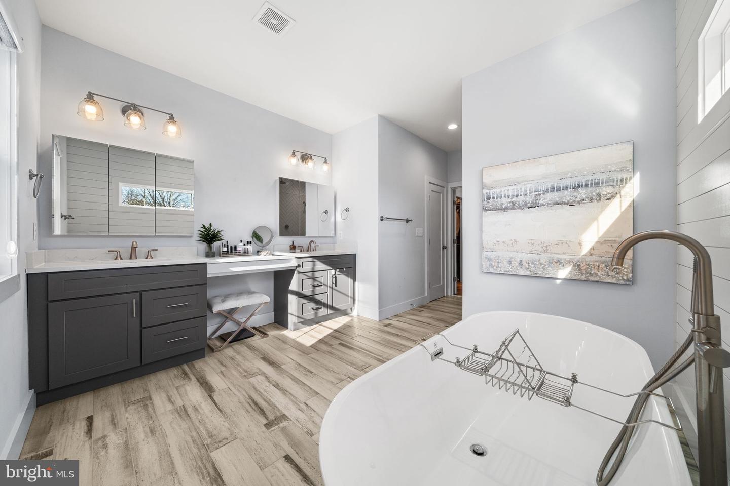 3209 NOTTAGE LN, FALLS CHURCH, Virginia 22042, 4 Bedrooms Bedrooms, ,3 BathroomsBathrooms,Residential,For sale,3209 NOTTAGE LN,VAFX2275914 MLS # VAFX2275914