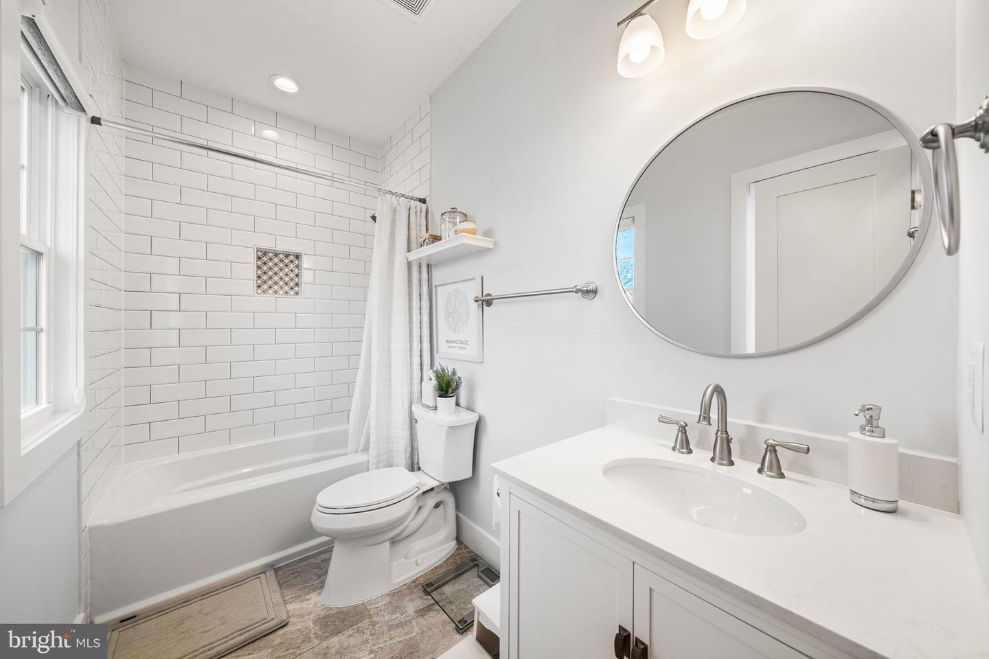 3209 NOTTAGE LN, FALLS CHURCH, Virginia 22042, 4 Bedrooms Bedrooms, ,3 BathroomsBathrooms,Residential,For sale,3209 NOTTAGE LN,VAFX2275914 MLS # VAFX2275914