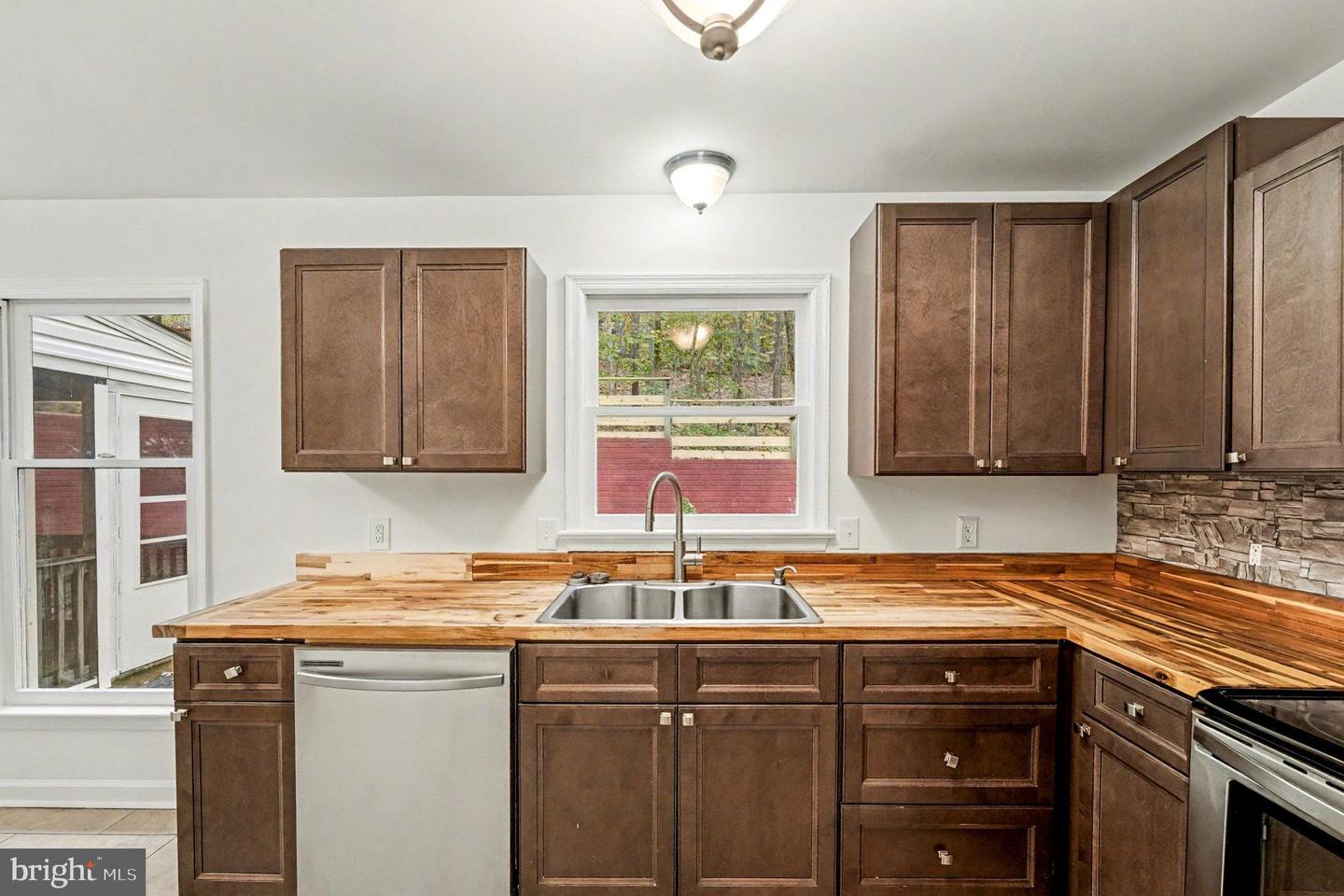 2005 FARRAGUT DR, STAFFORD, Virginia 22554, 3 Bedrooms Bedrooms, 12 Rooms Rooms,2 BathroomsBathrooms,Residential,For sale,2005 FARRAGUT DR,VAST2043908 MLS # VAST2043908