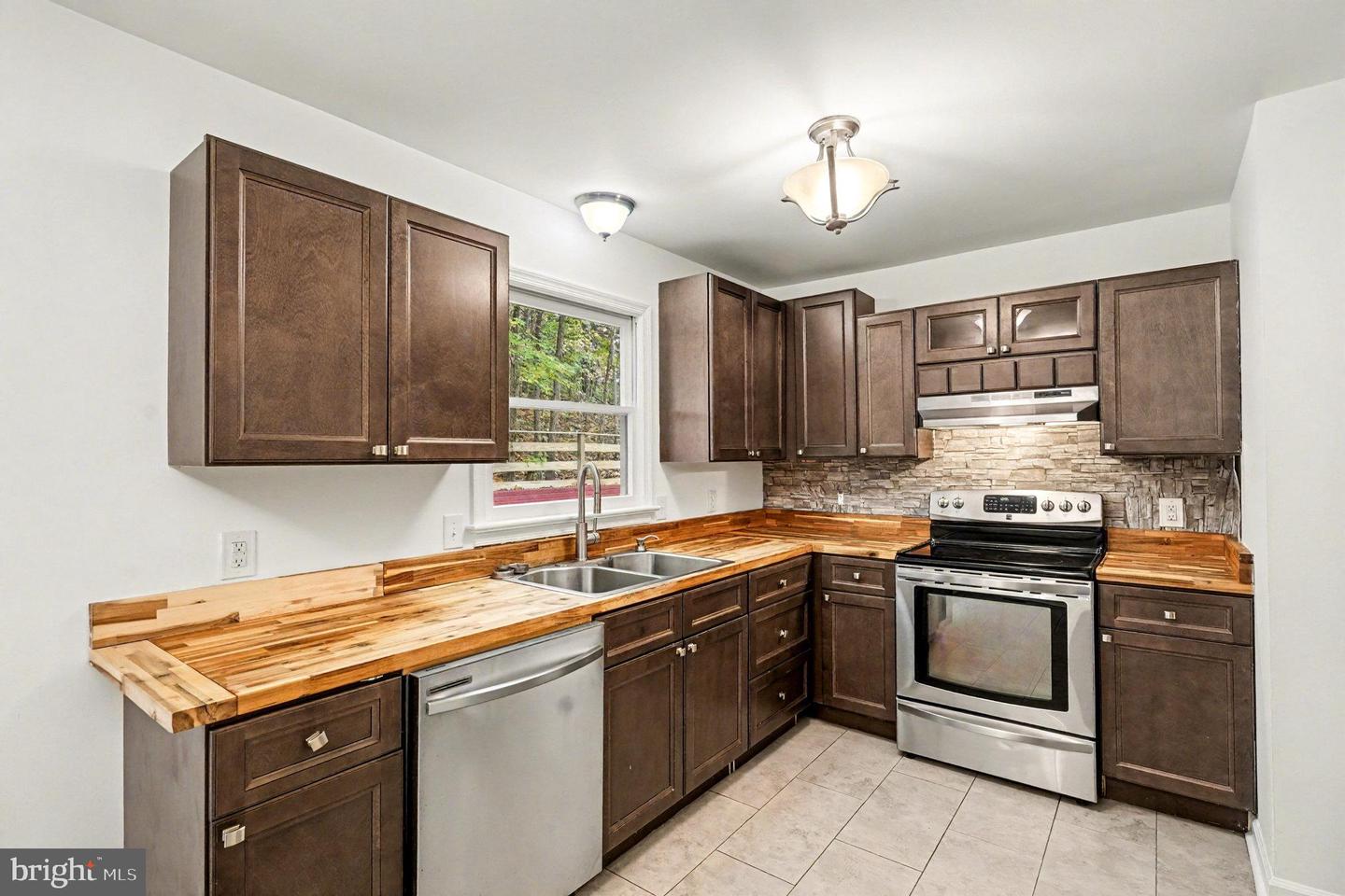 2005 FARRAGUT DR, STAFFORD, Virginia 22554, 3 Bedrooms Bedrooms, 12 Rooms Rooms,2 BathroomsBathrooms,Residential,For sale,2005 FARRAGUT DR,VAST2043908 MLS # VAST2043908