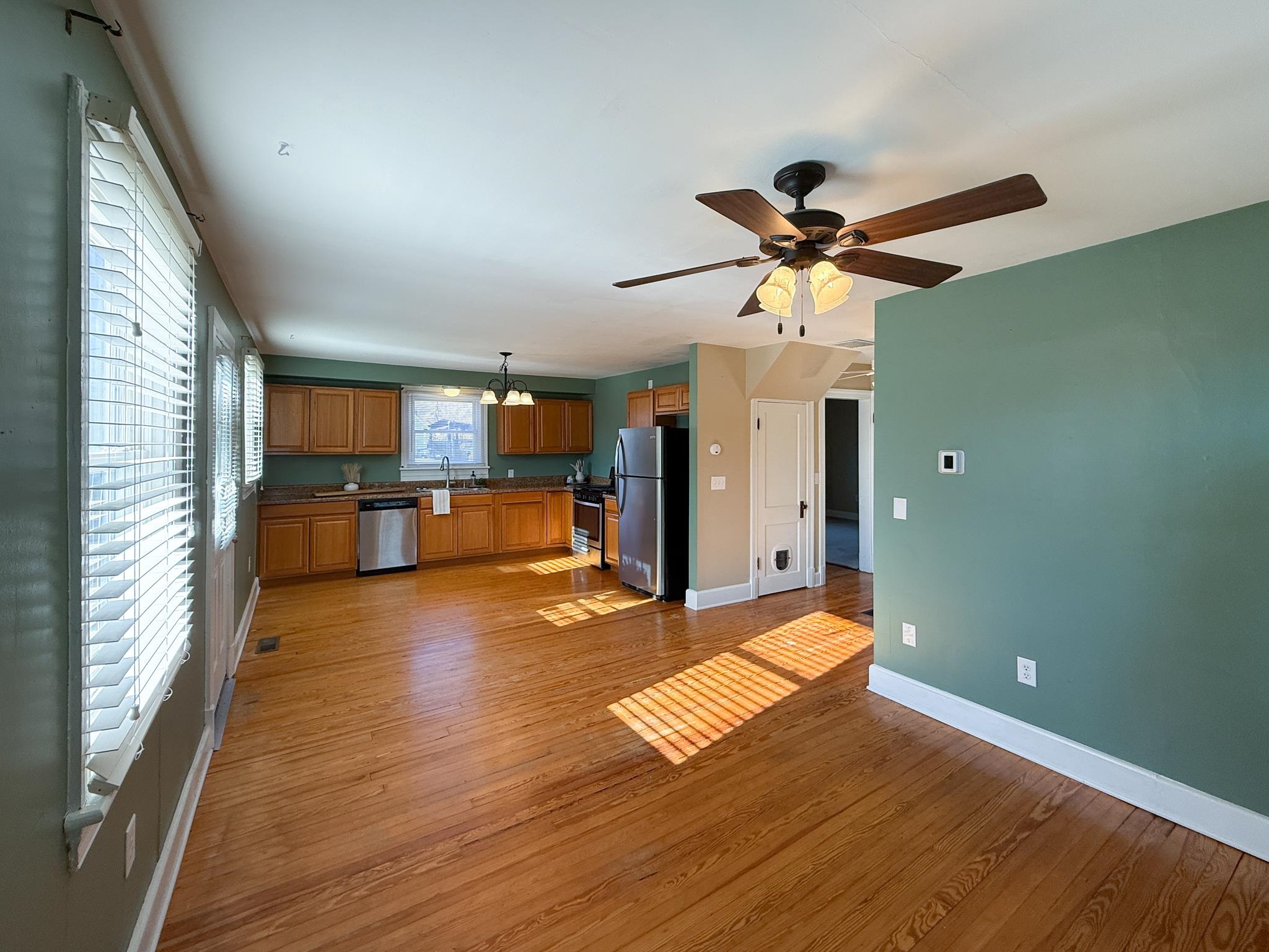 703 MONROE ST, STAUNTON, Virginia 24401, 3 Bedrooms Bedrooms, ,1 BathroomBathrooms,Residential,703 MONROE ST,672316 MLS # 672316